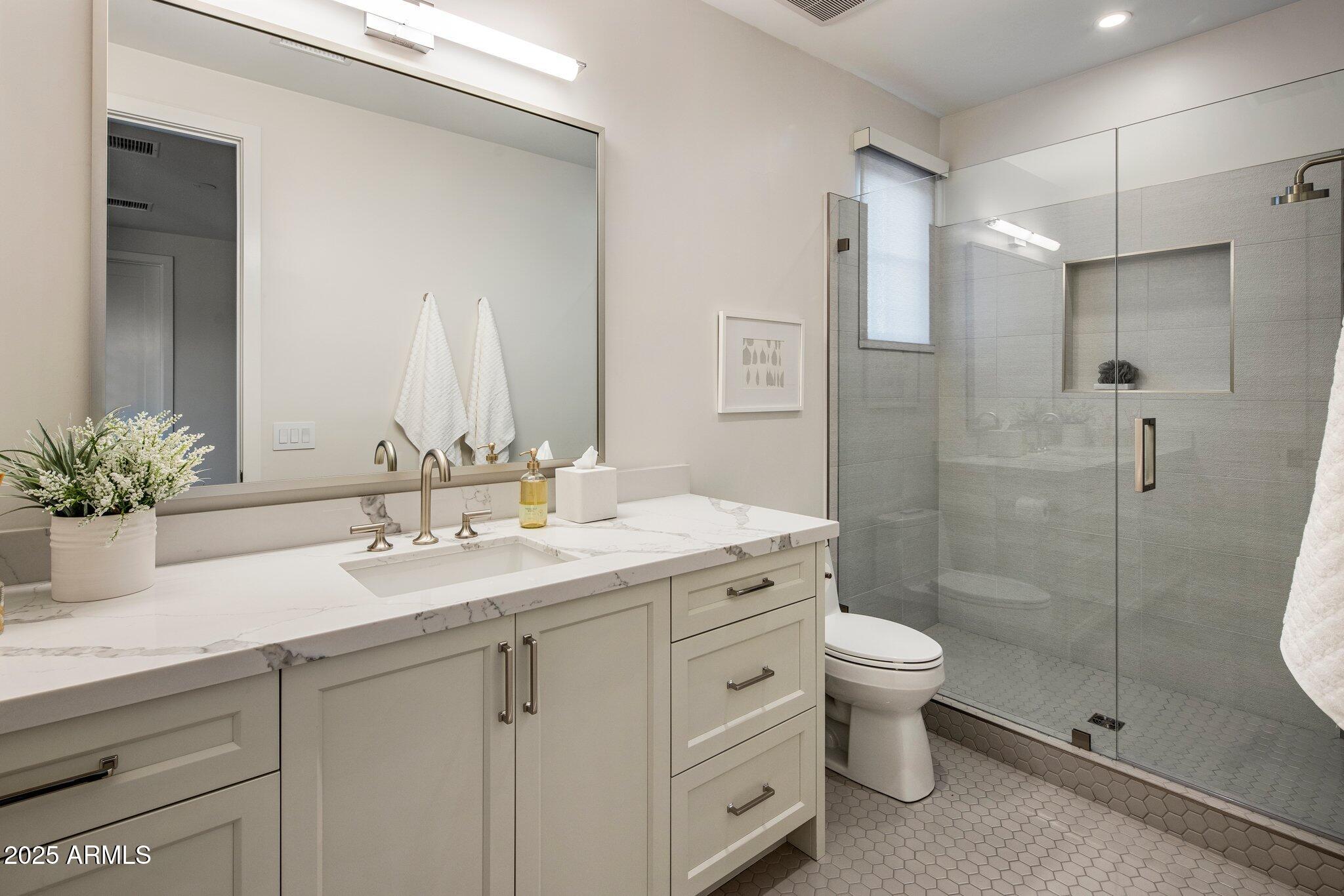 6500 E CAMELBACK Road, 1010