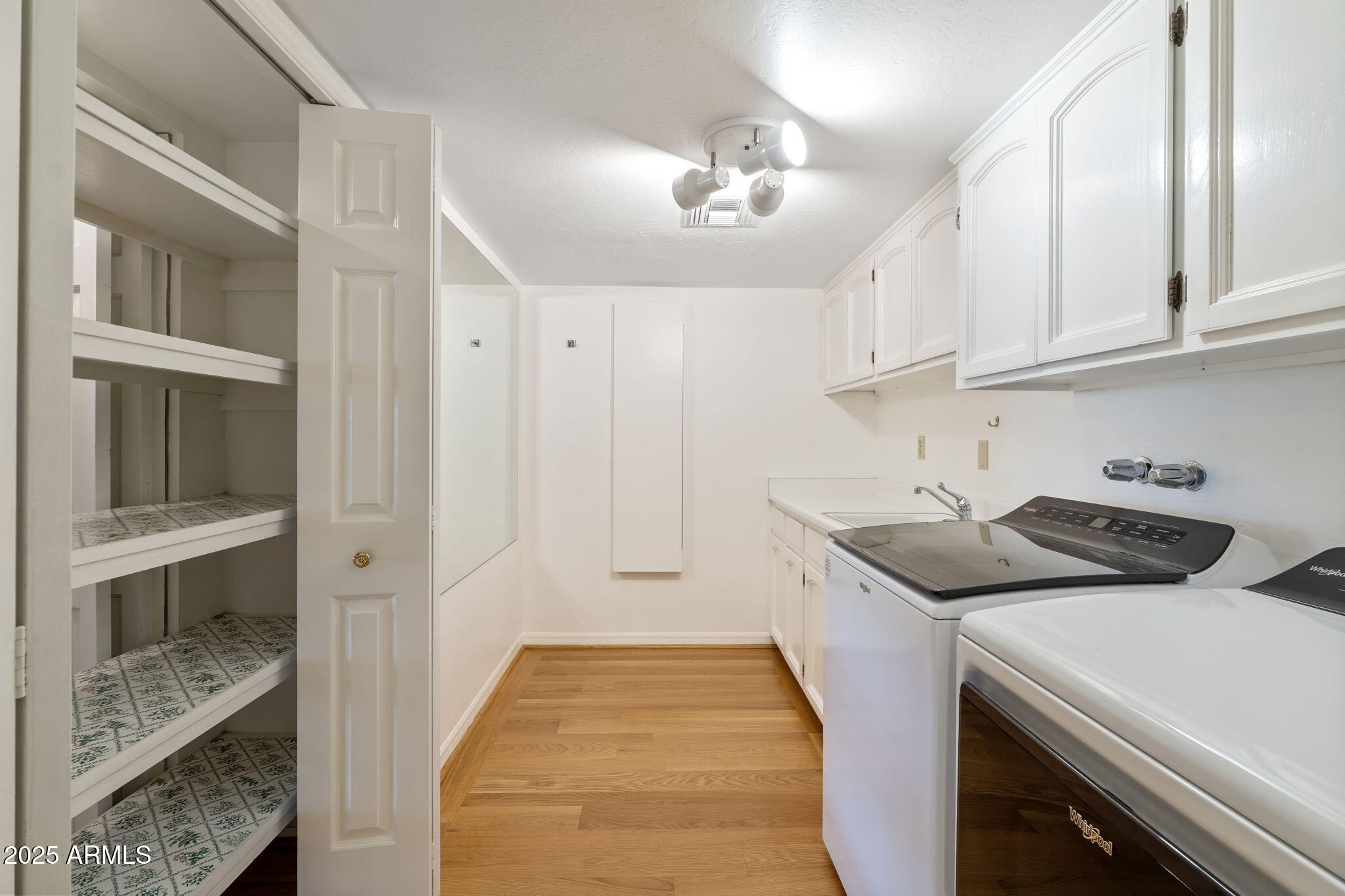 211 W KALER Drive