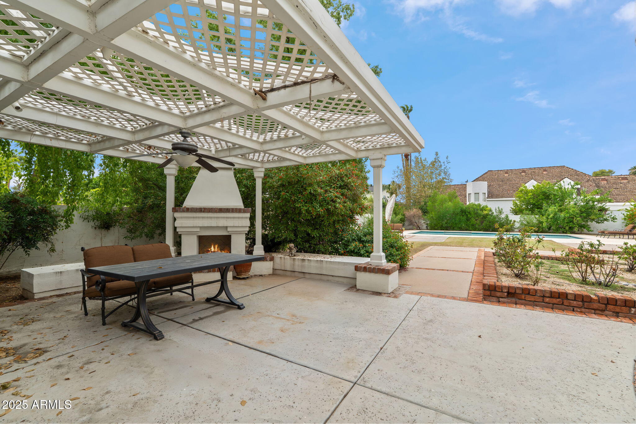 211 W KALER Drive