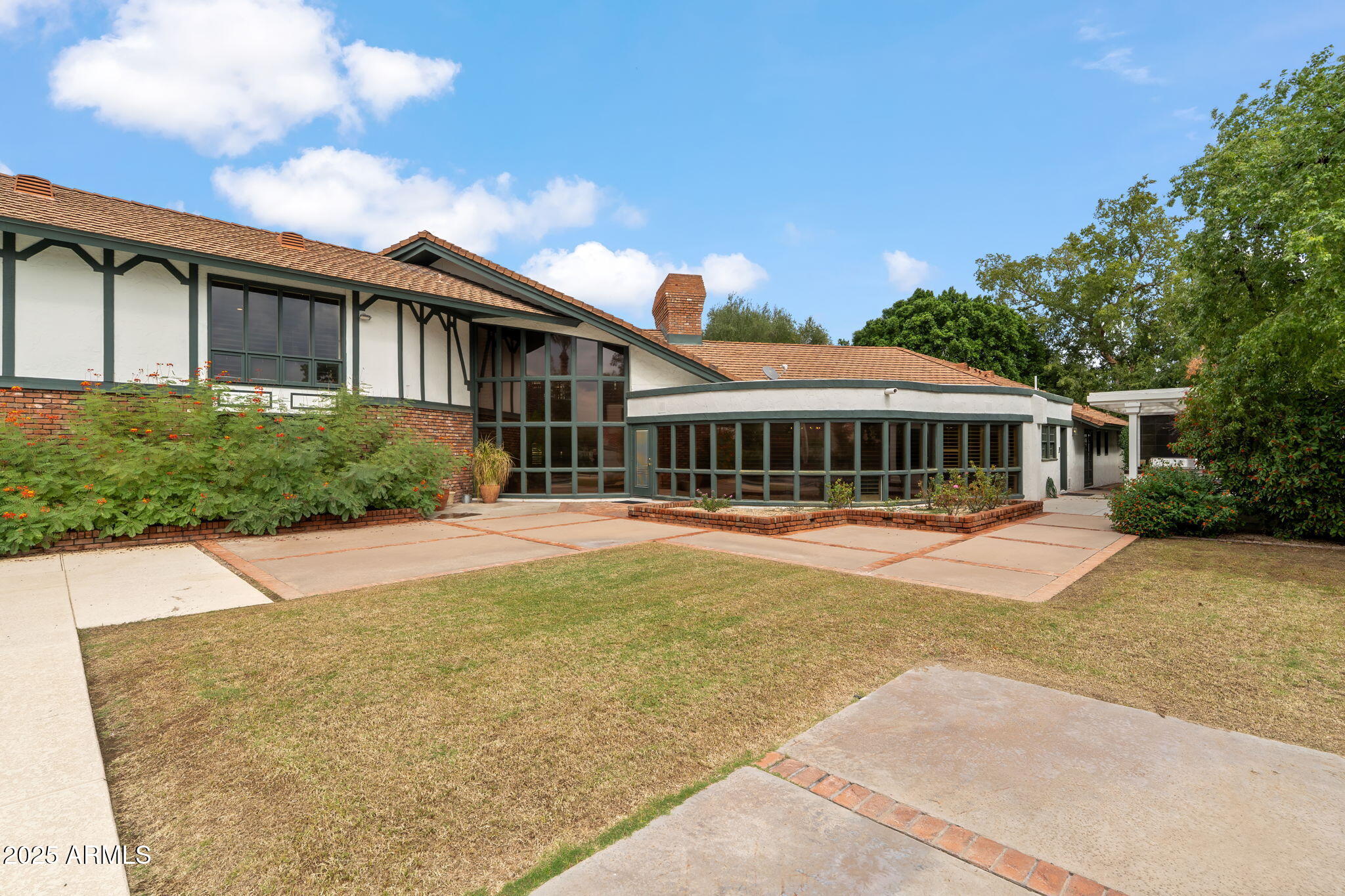 211 W KALER Drive