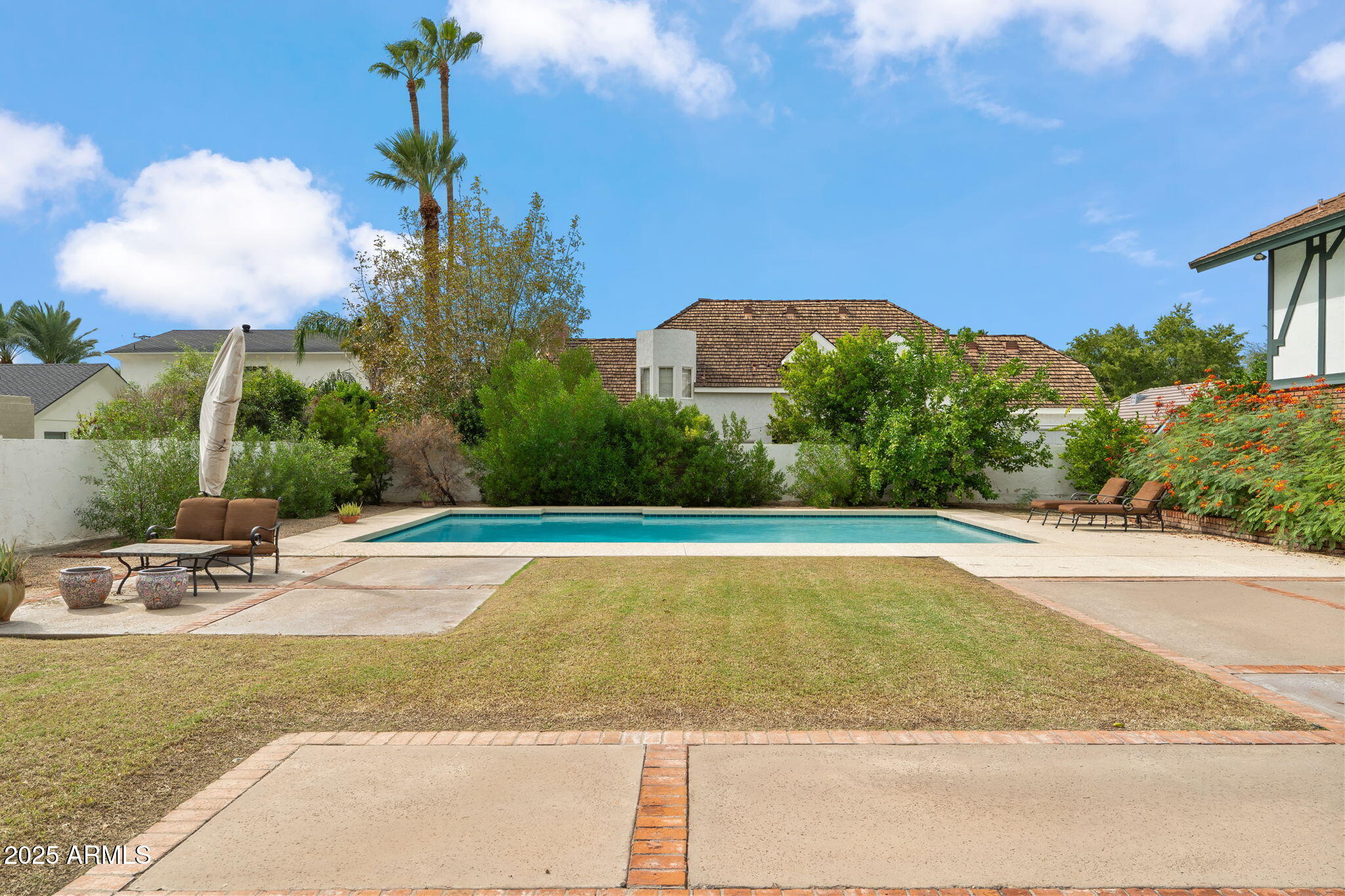 211 W KALER Drive