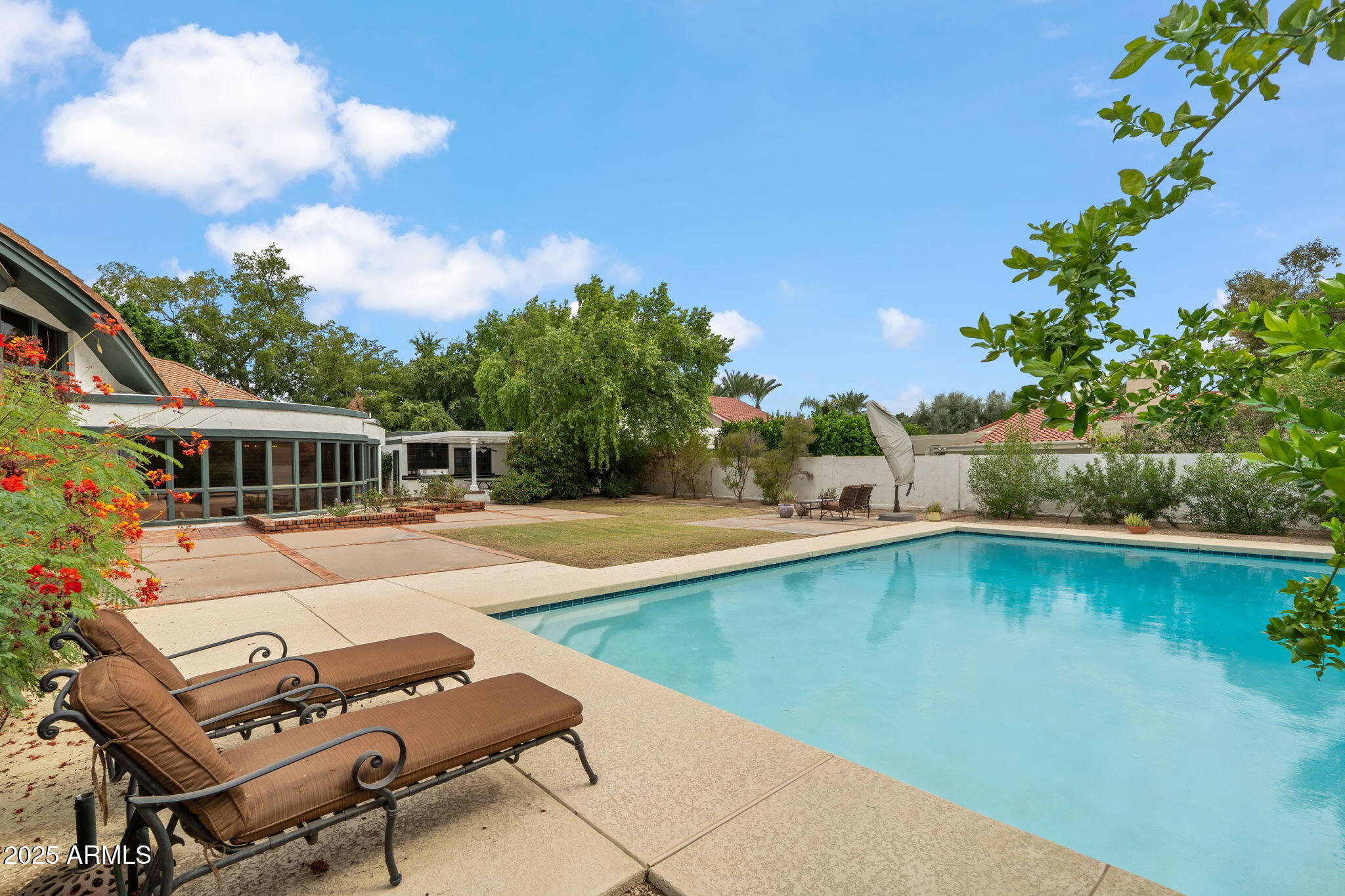 211 W KALER Drive