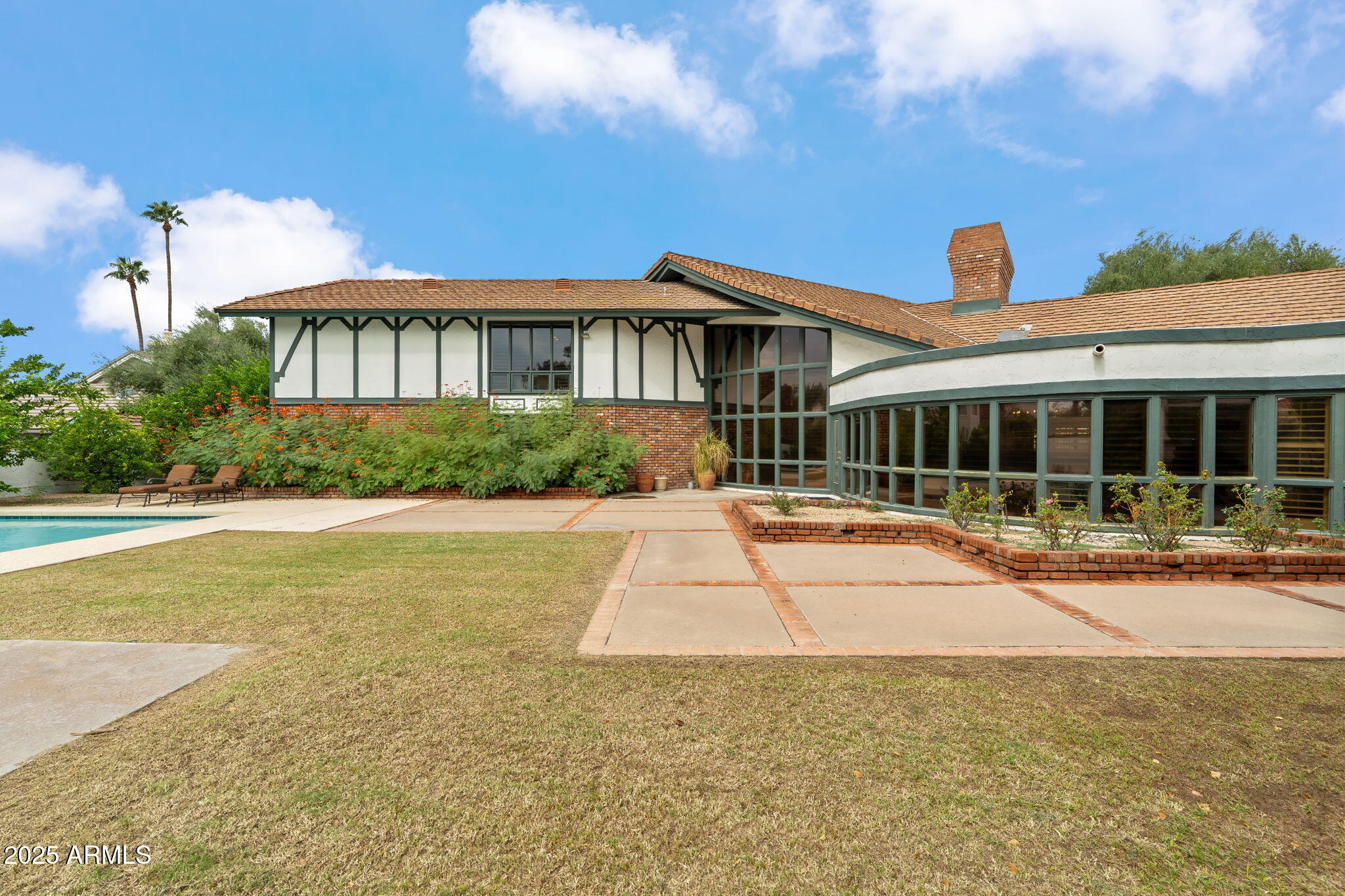 211 W KALER Drive