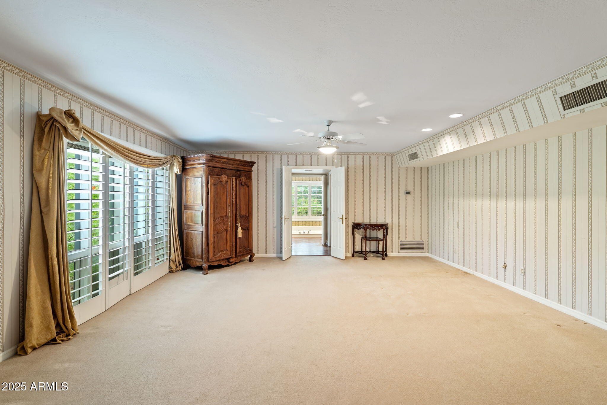 211 W KALER Drive