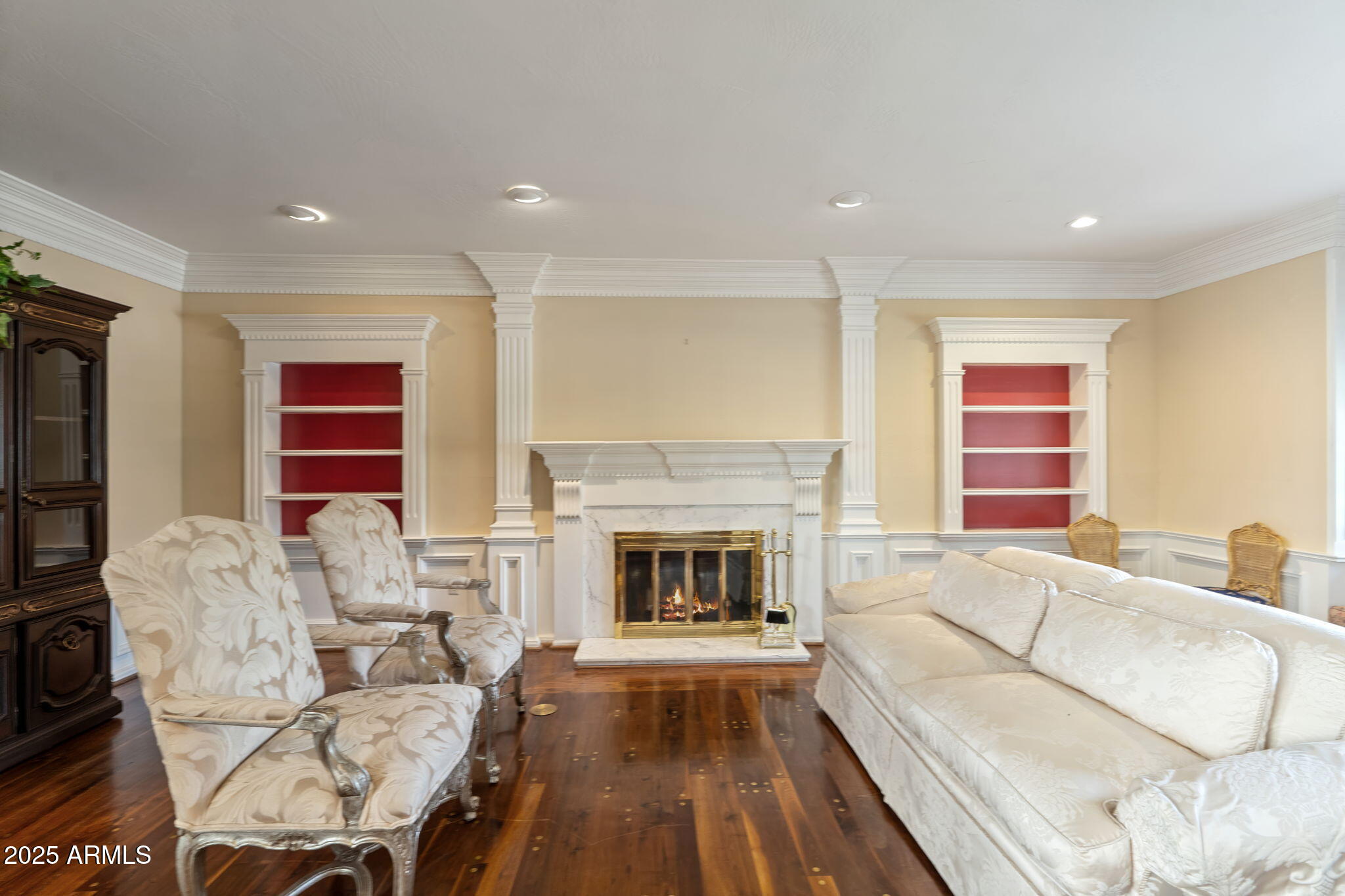 211 W KALER Drive