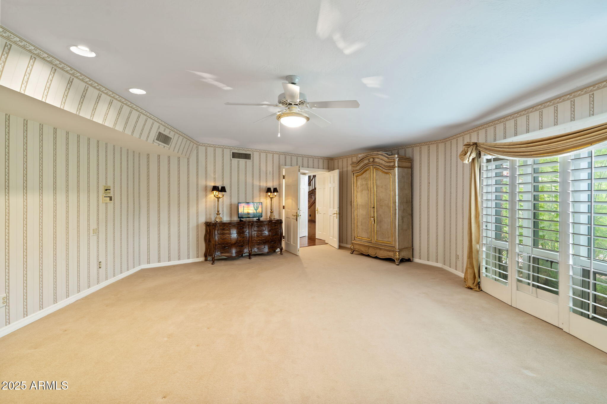 211 W KALER Drive