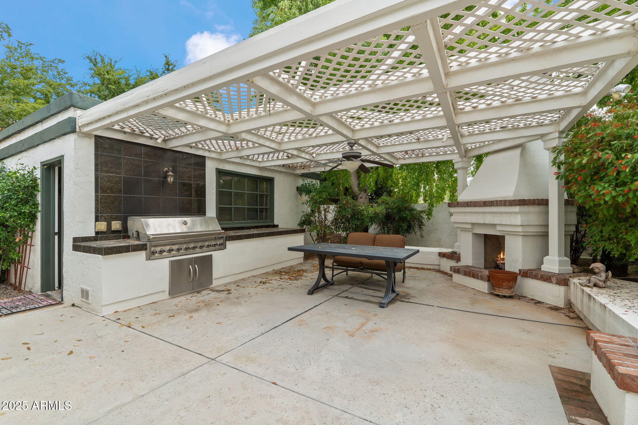 211 W KALER Drive