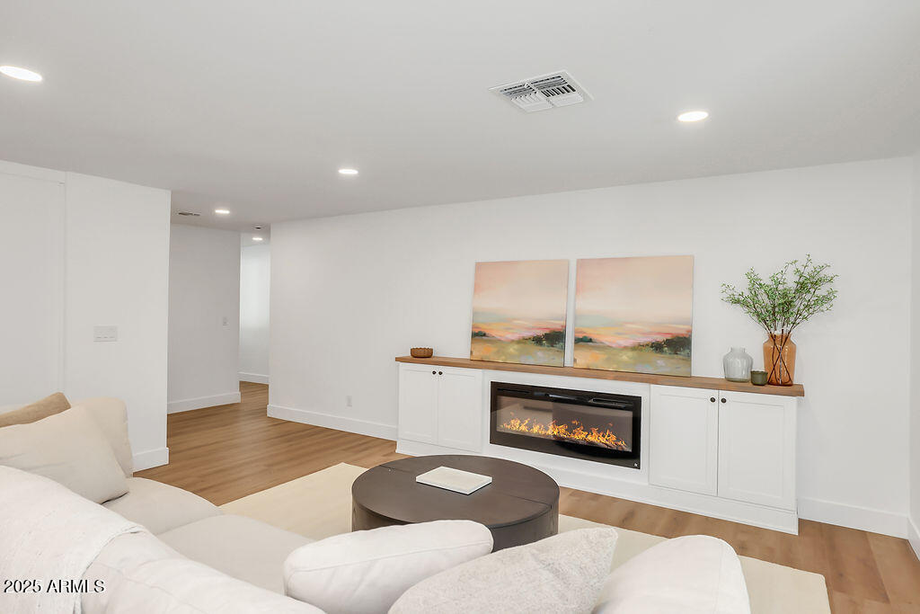 4102 E PINCHOT Avenue, Phoenix