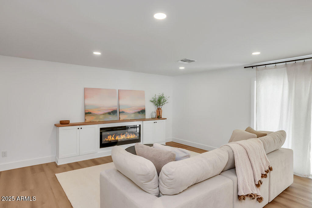 4102 E PINCHOT Avenue, Phoenix