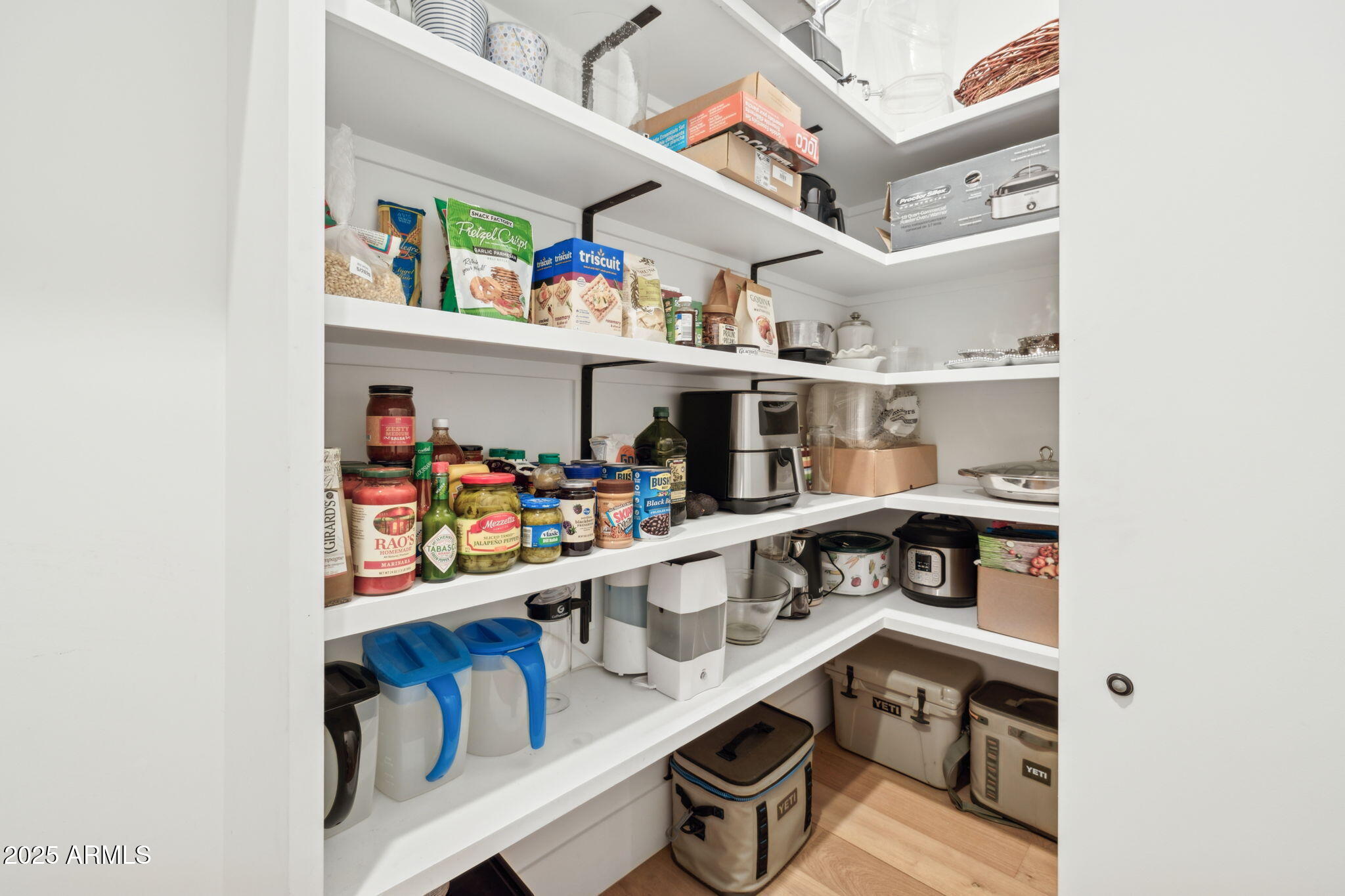 3530 E GLENROSA Avenue