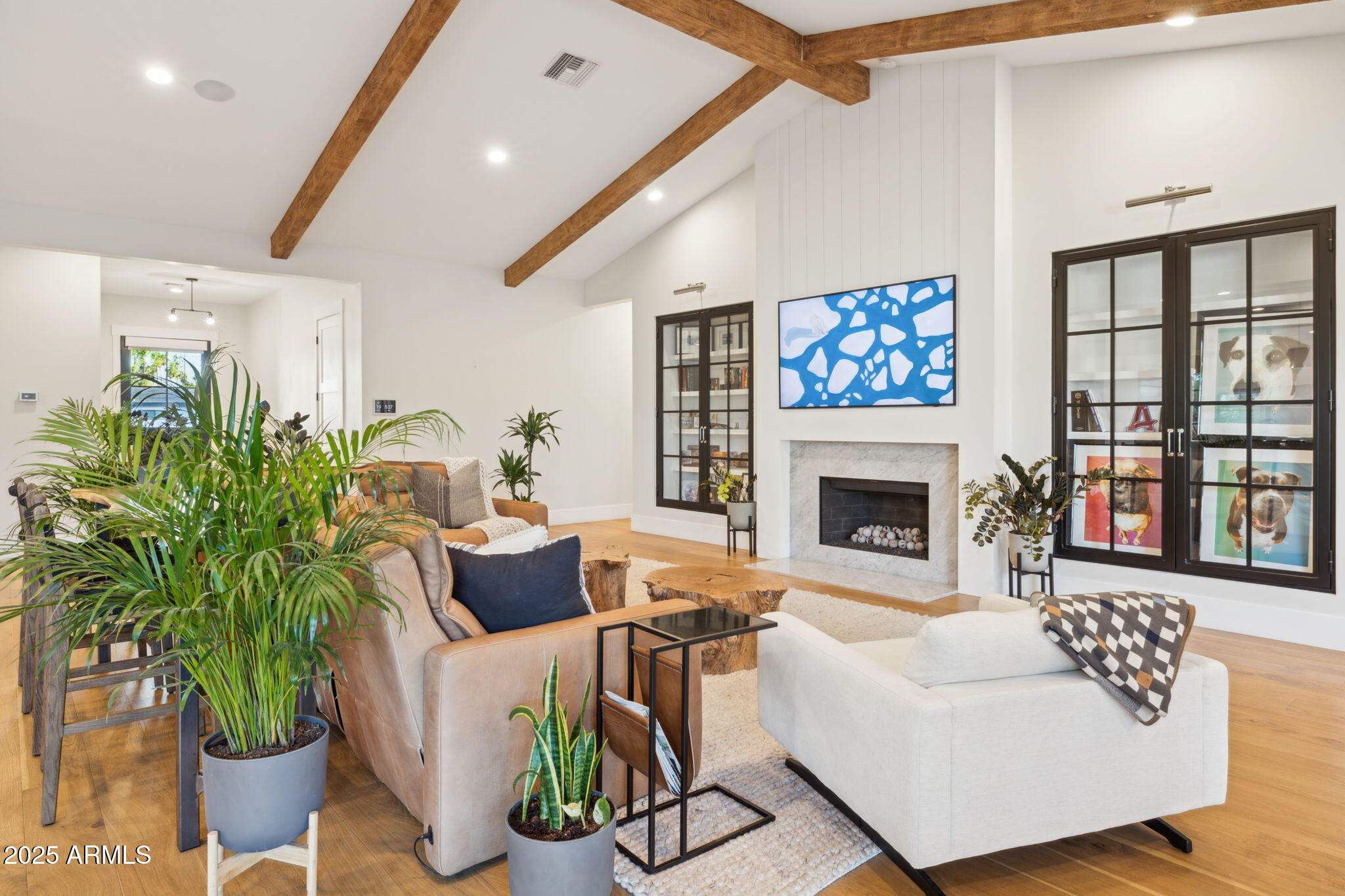 3530 E GLENROSA Avenue