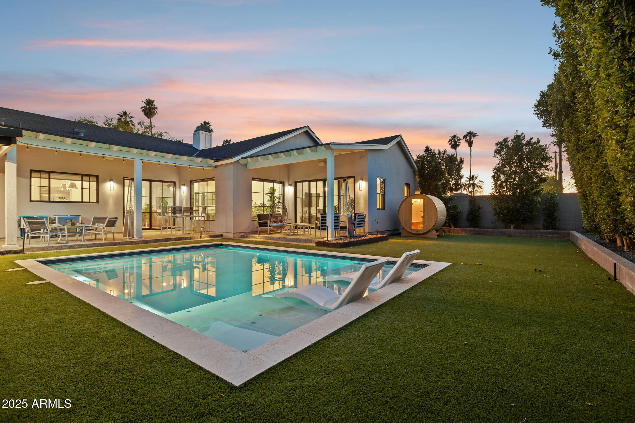 3530 E GLENROSA Avenue