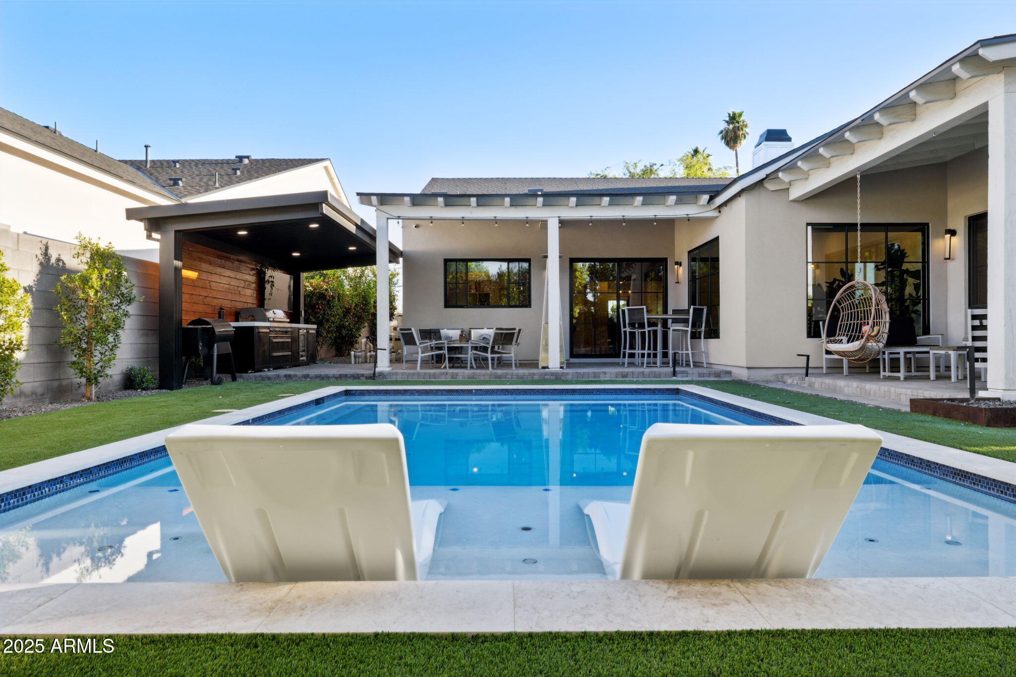 3530 E GLENROSA Avenue