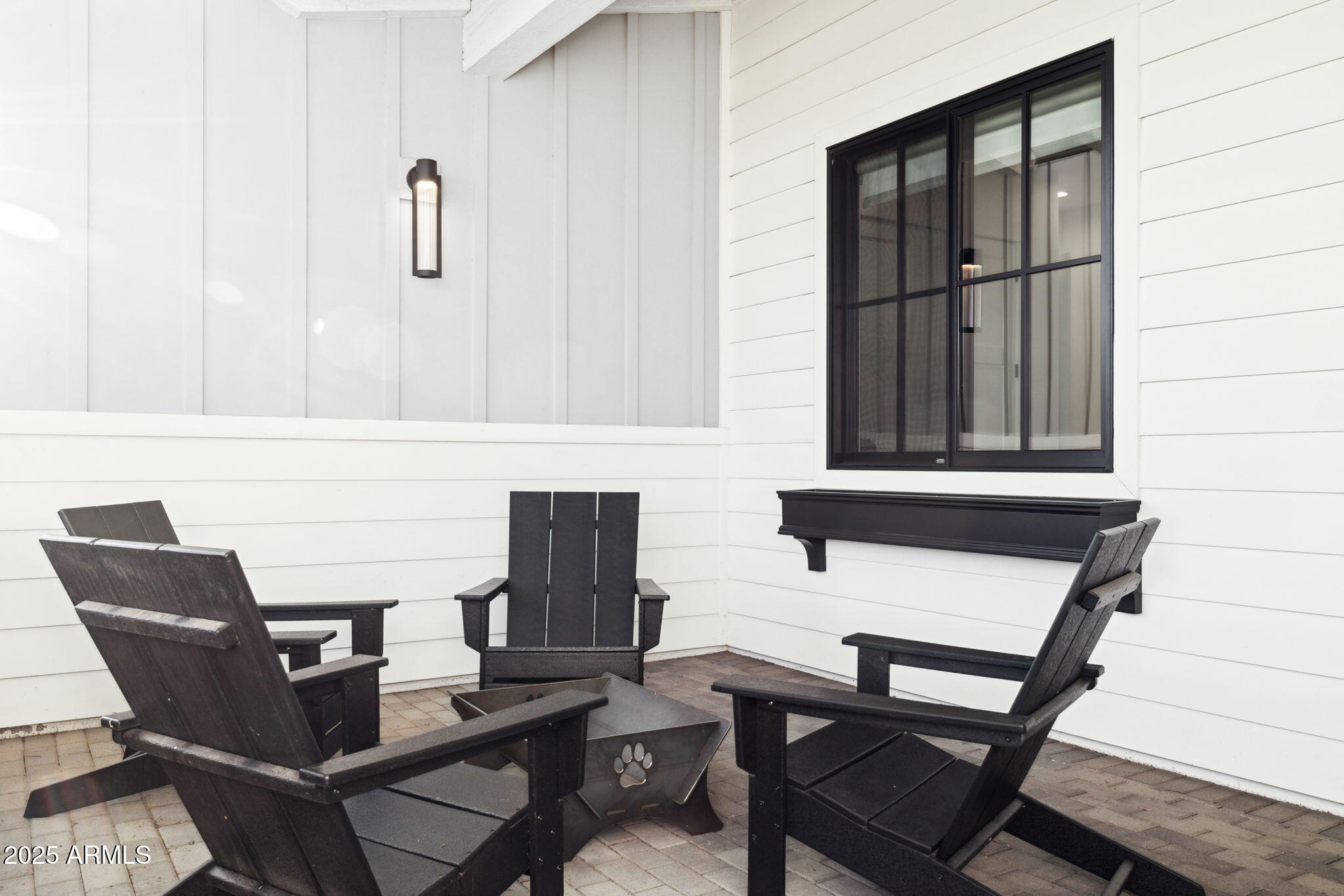 3530 E GLENROSA Avenue