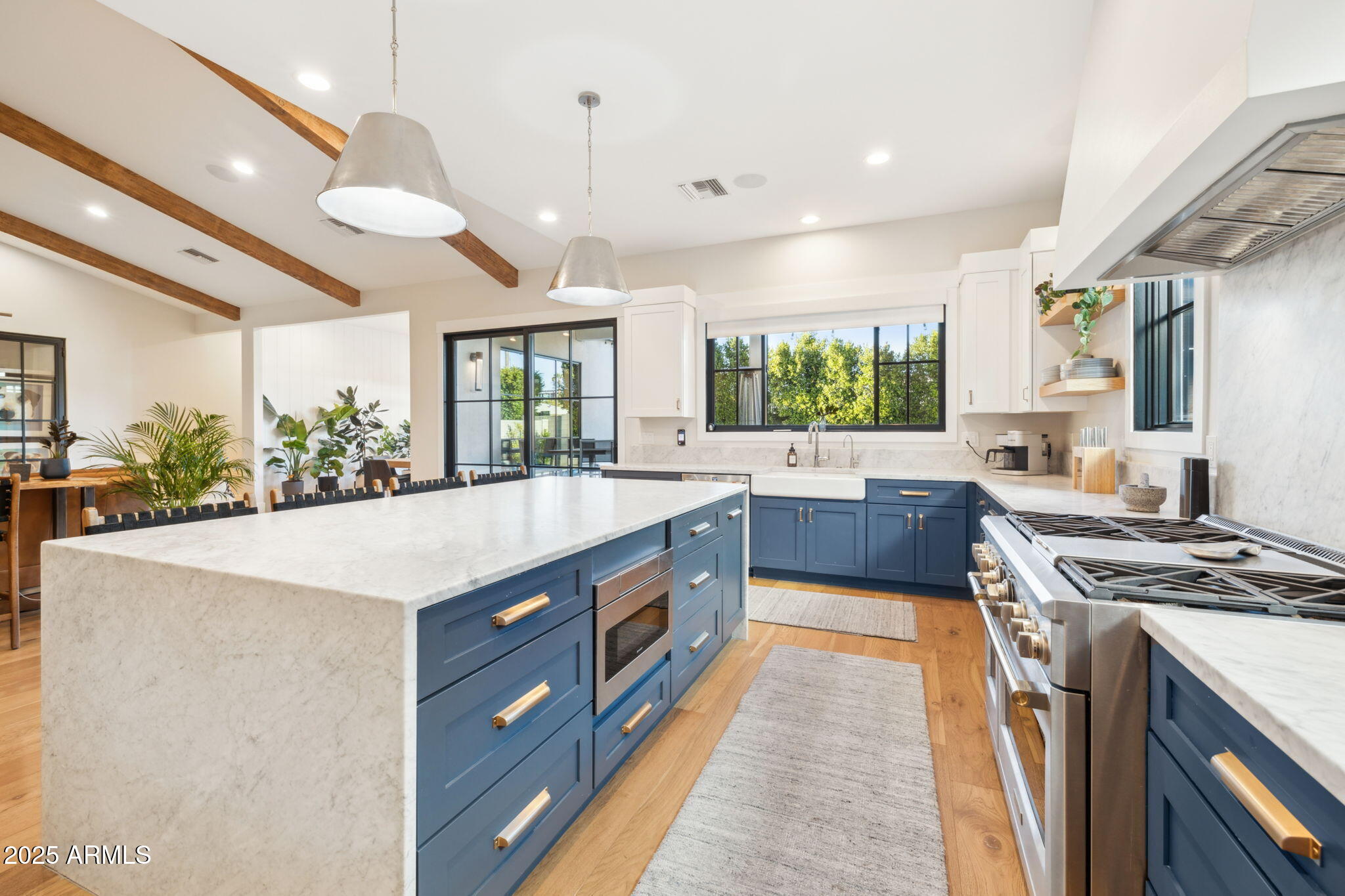 3530 E GLENROSA Avenue