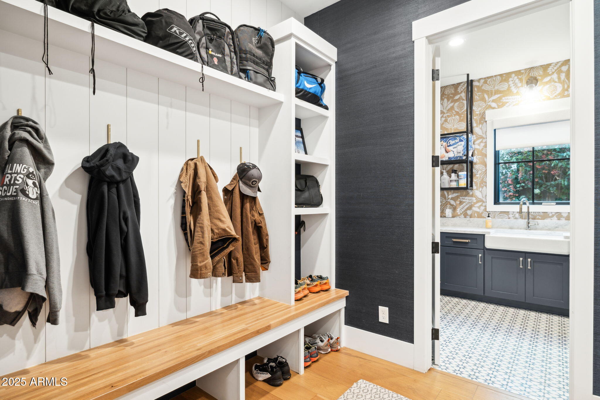 3530 E GLENROSA Avenue