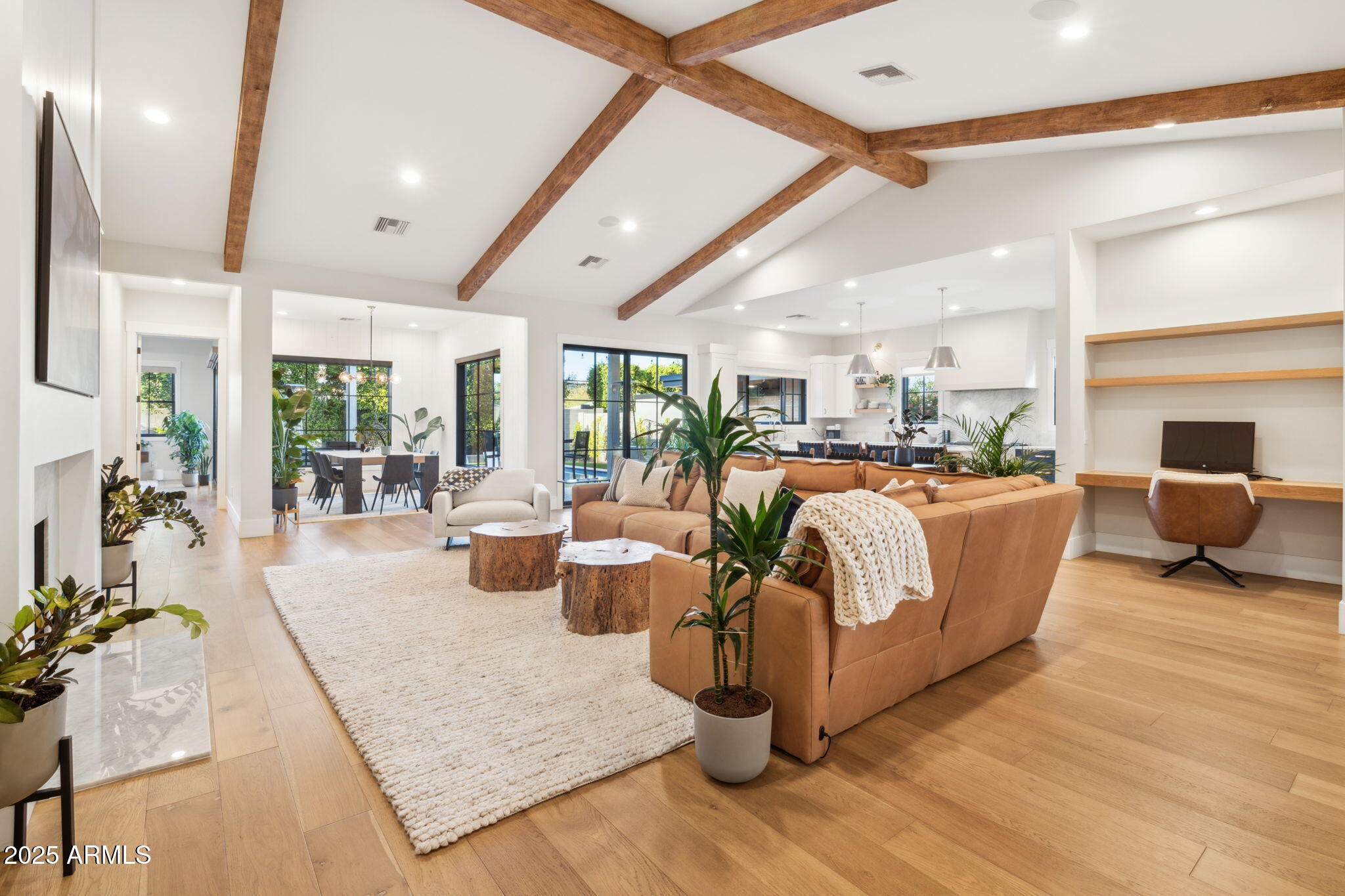 3530 E GLENROSA Avenue