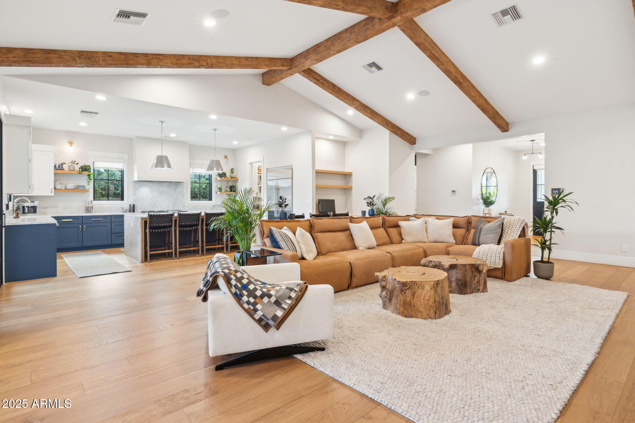 3530 E GLENROSA Avenue