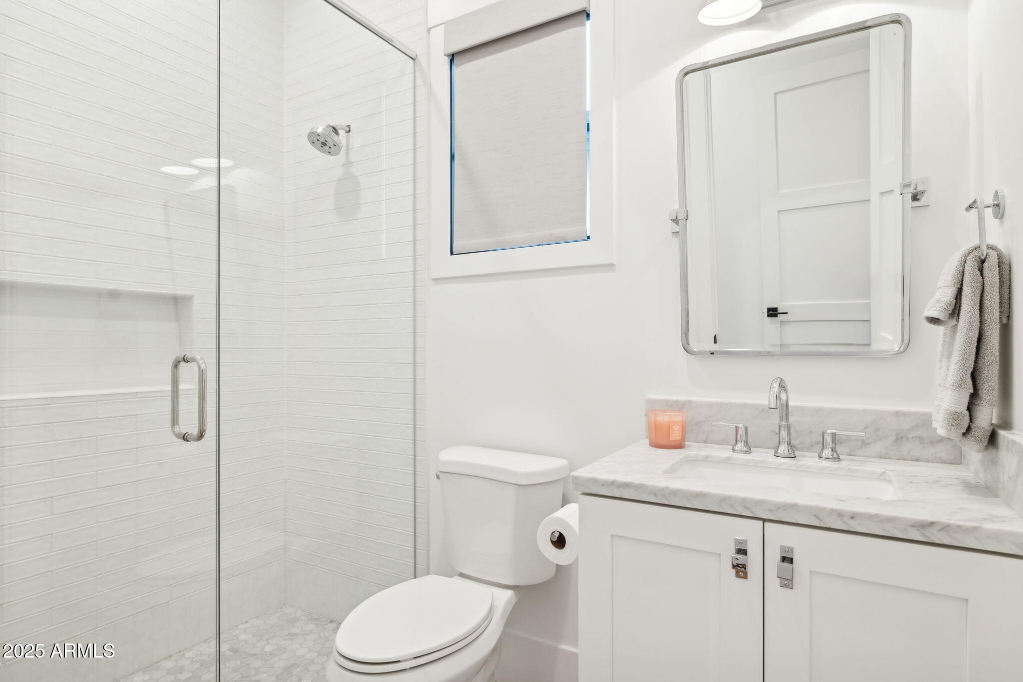 3530 E GLENROSA Avenue