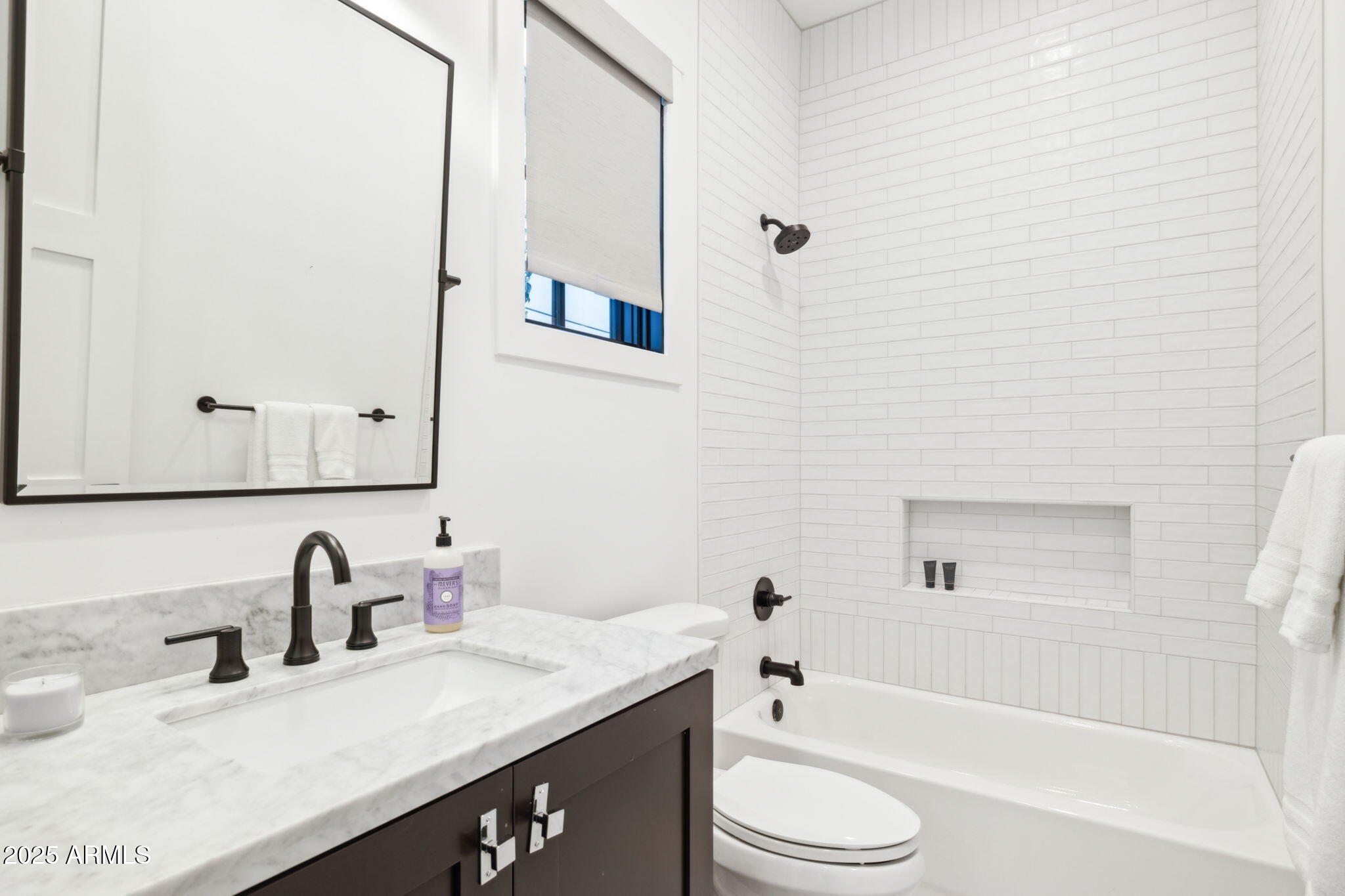 3530 E GLENROSA Avenue