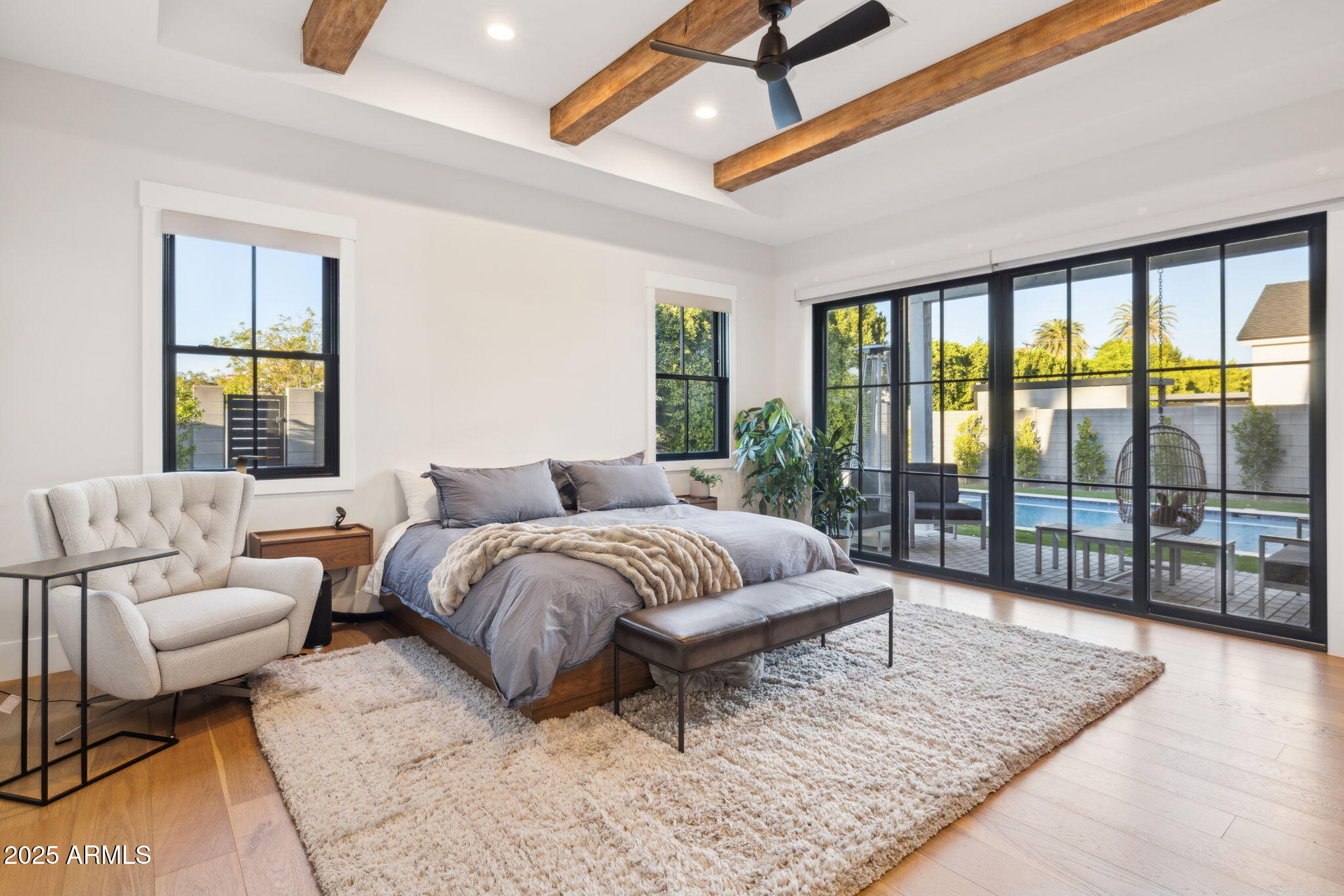 3530 E GLENROSA Avenue