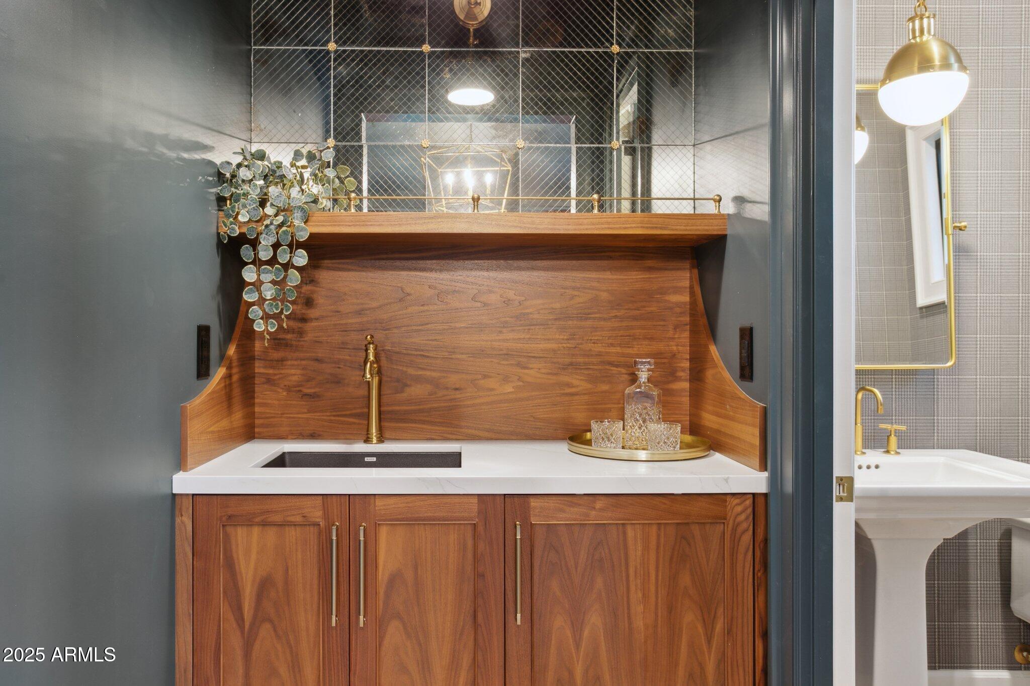 6333 E LAFAYETTE Boulevard