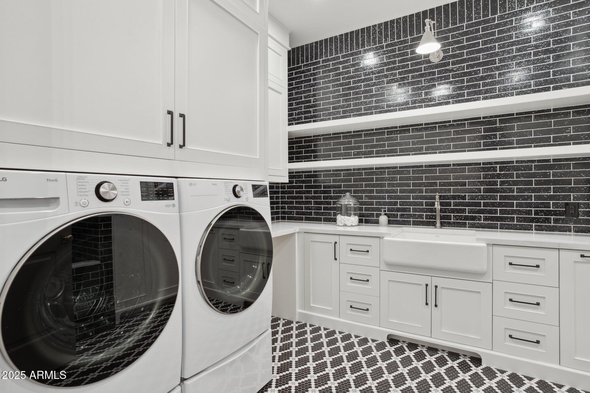 6333 E LAFAYETTE Boulevard