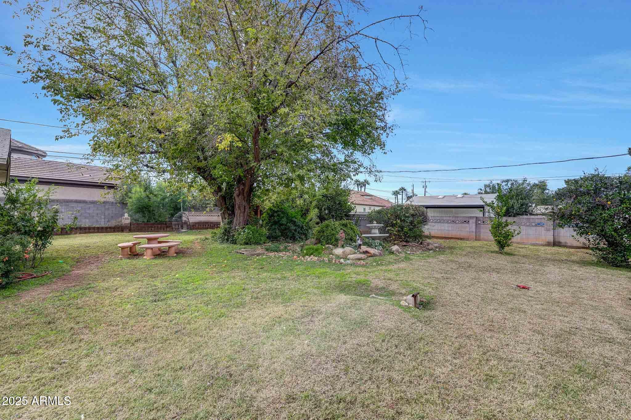 2917 E HIGHLAND Avenue