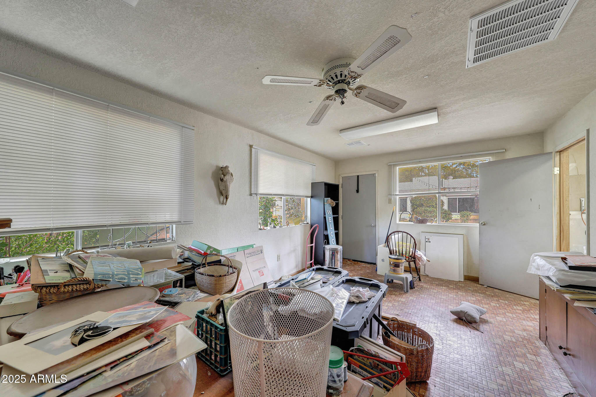 2917 E HIGHLAND Avenue