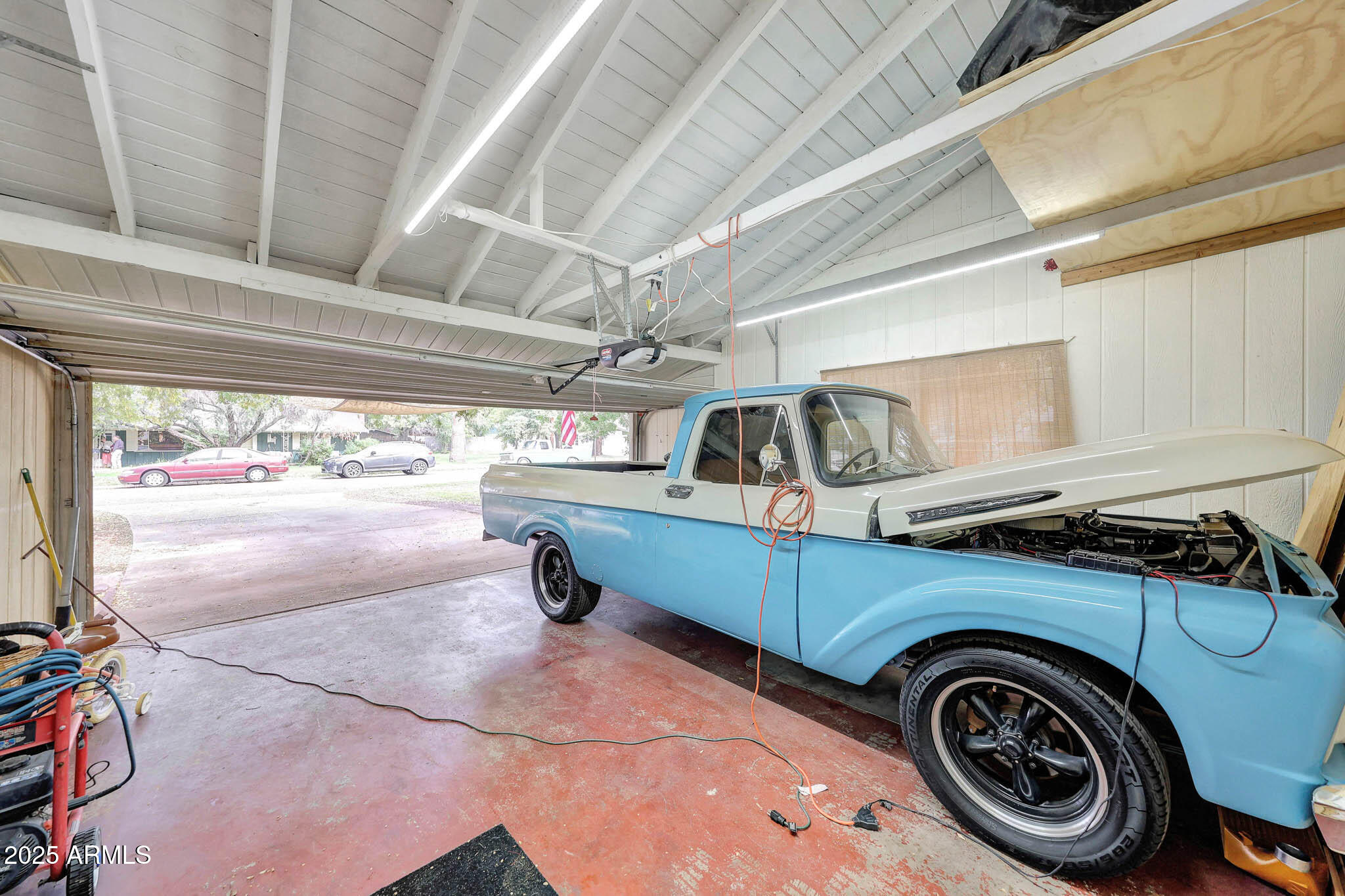 2917 E HIGHLAND Avenue