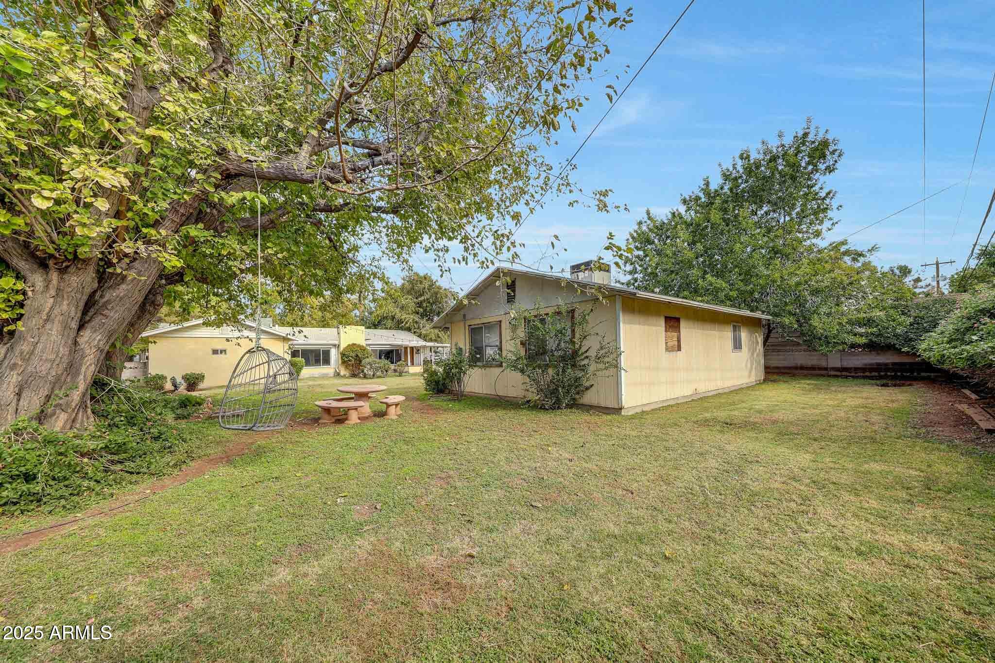 2917 E HIGHLAND Avenue