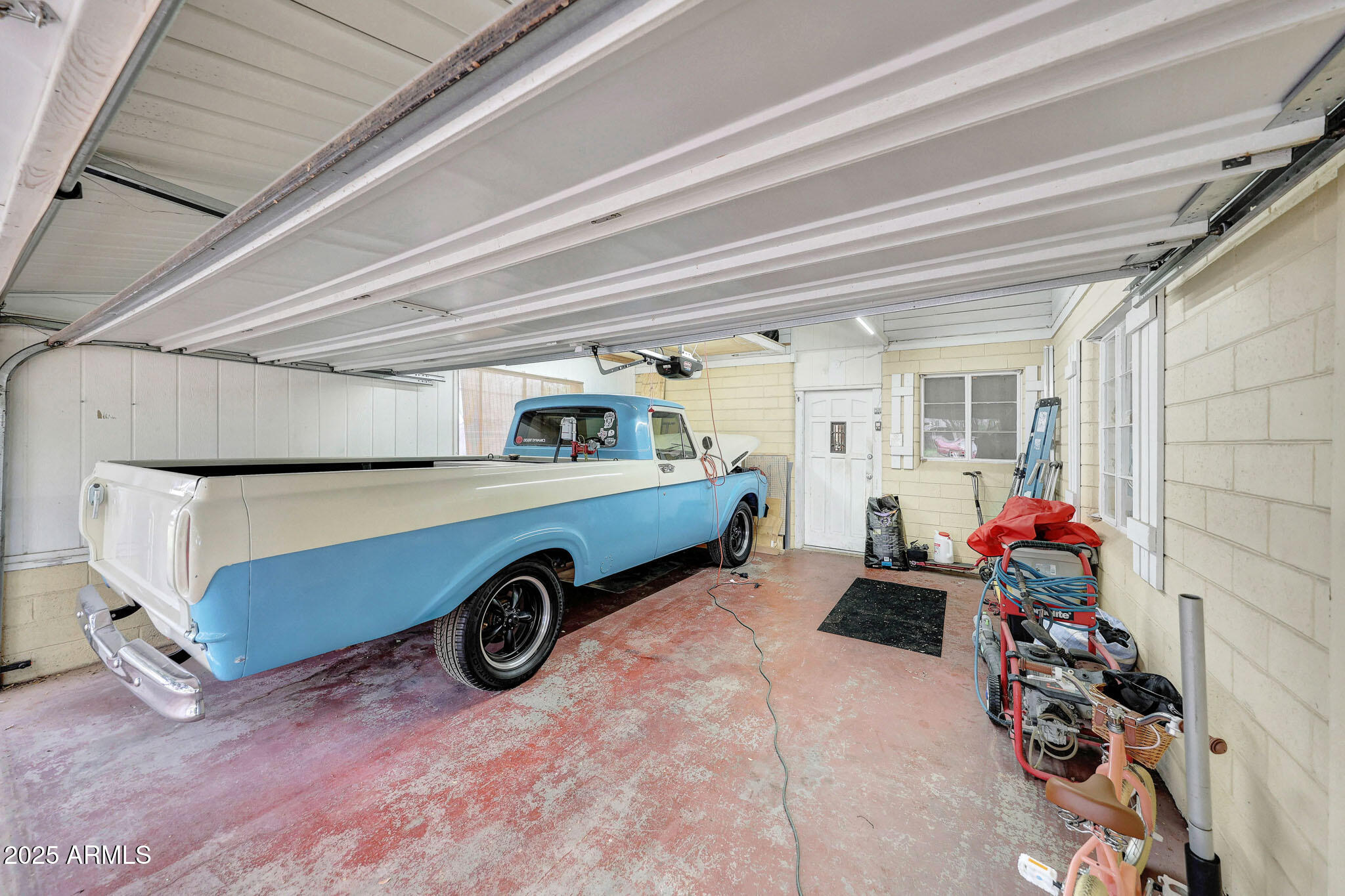 2917 E HIGHLAND Avenue