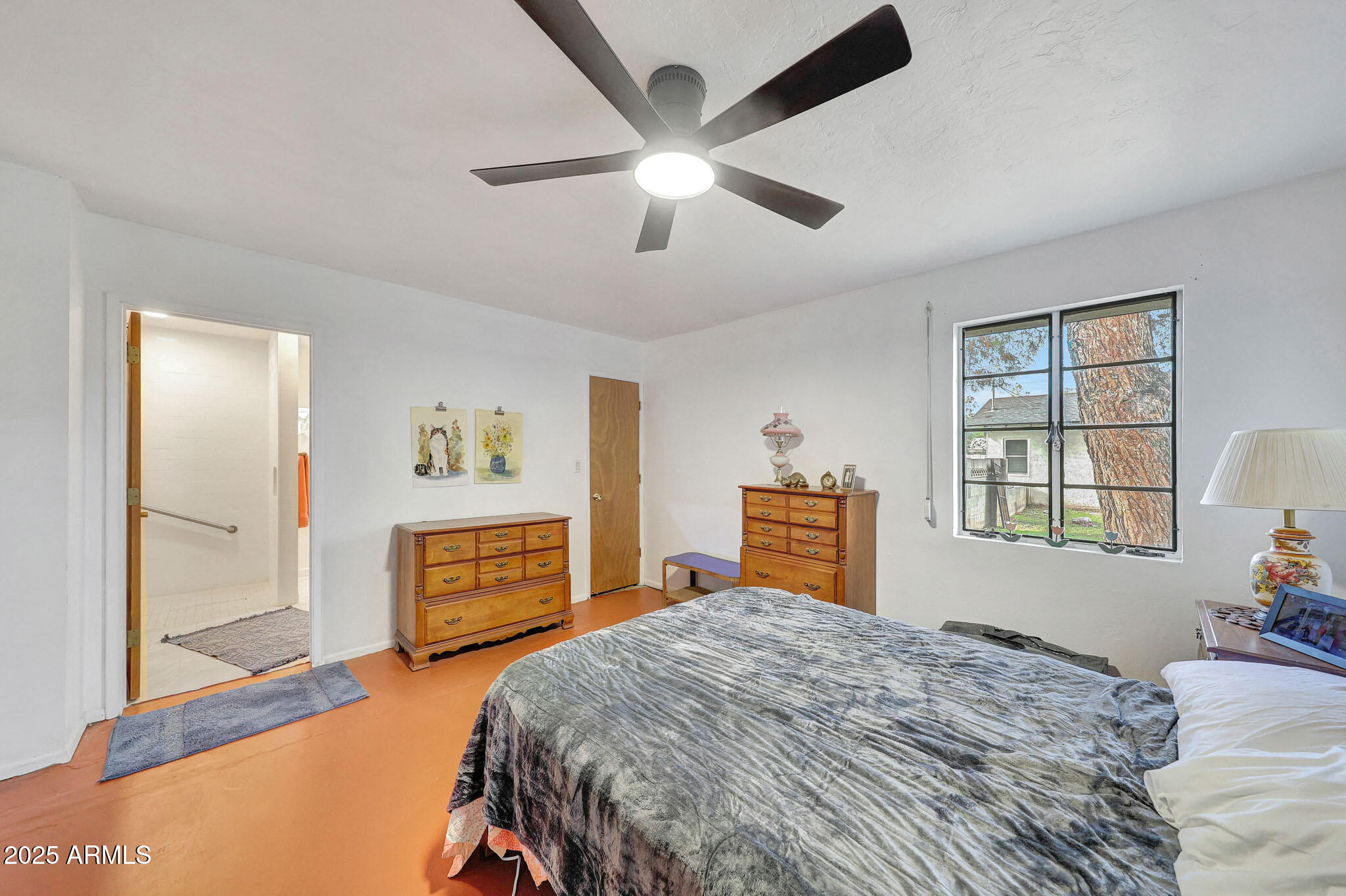 2917 E HIGHLAND Avenue