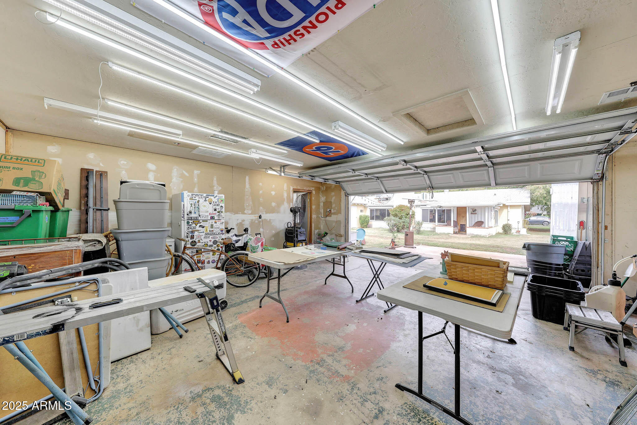 2917 E HIGHLAND Avenue