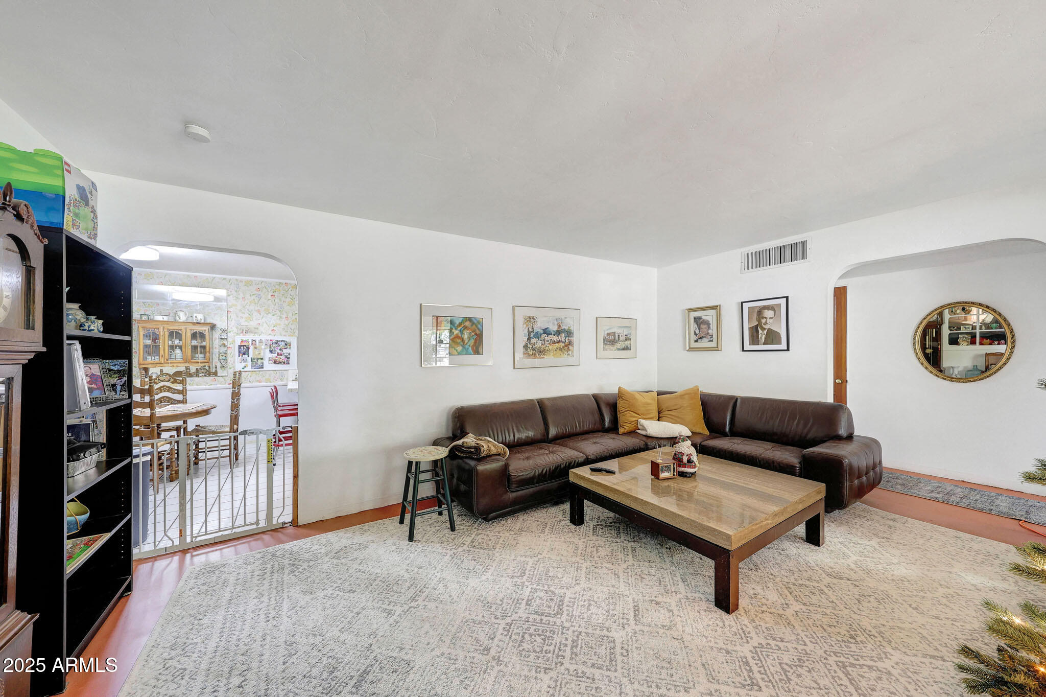 2917 E HIGHLAND Avenue