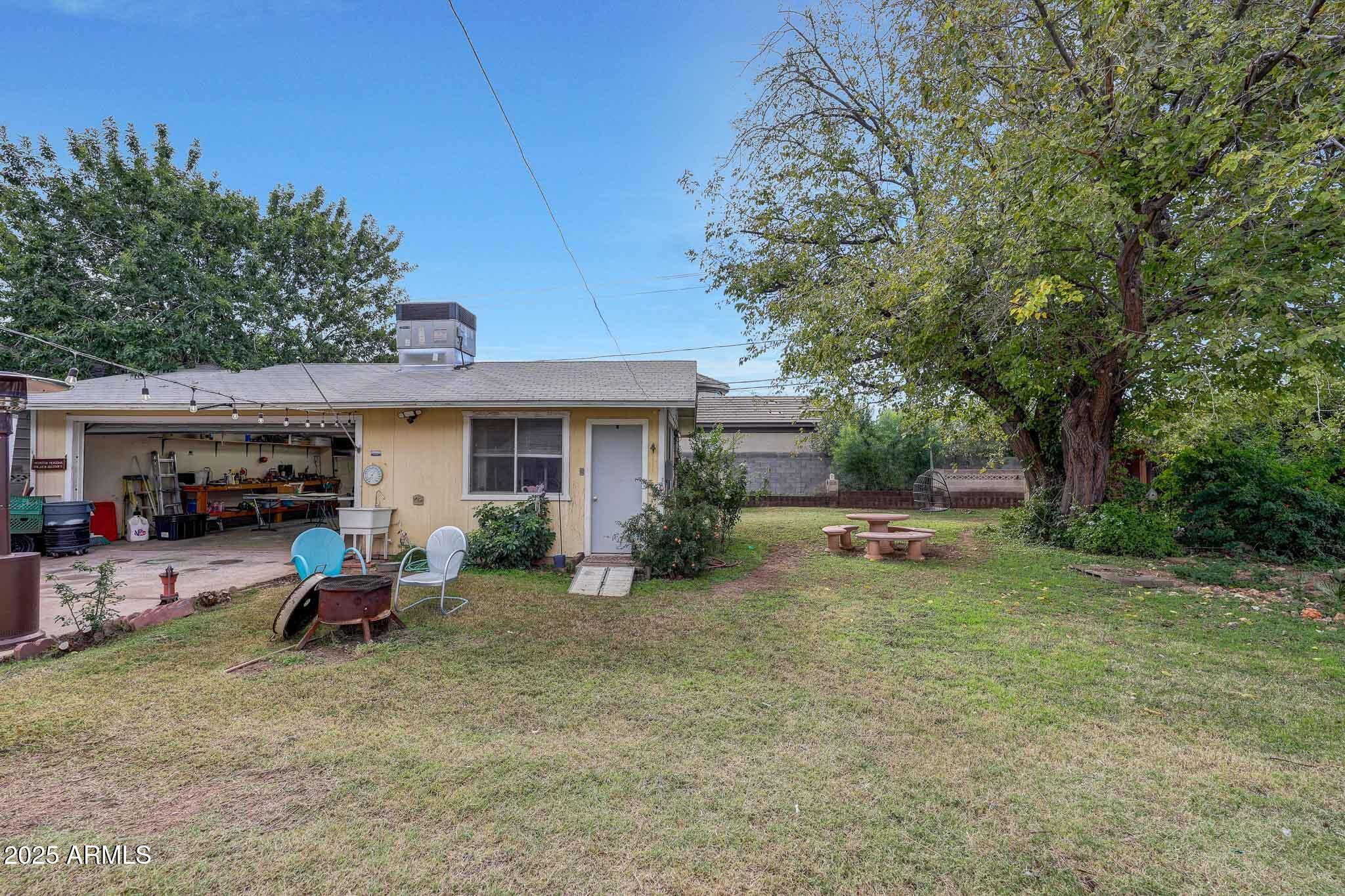 2917 E HIGHLAND Avenue