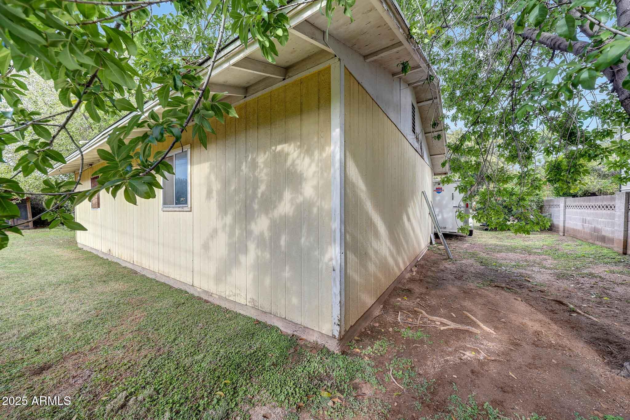 2917 E HIGHLAND Avenue