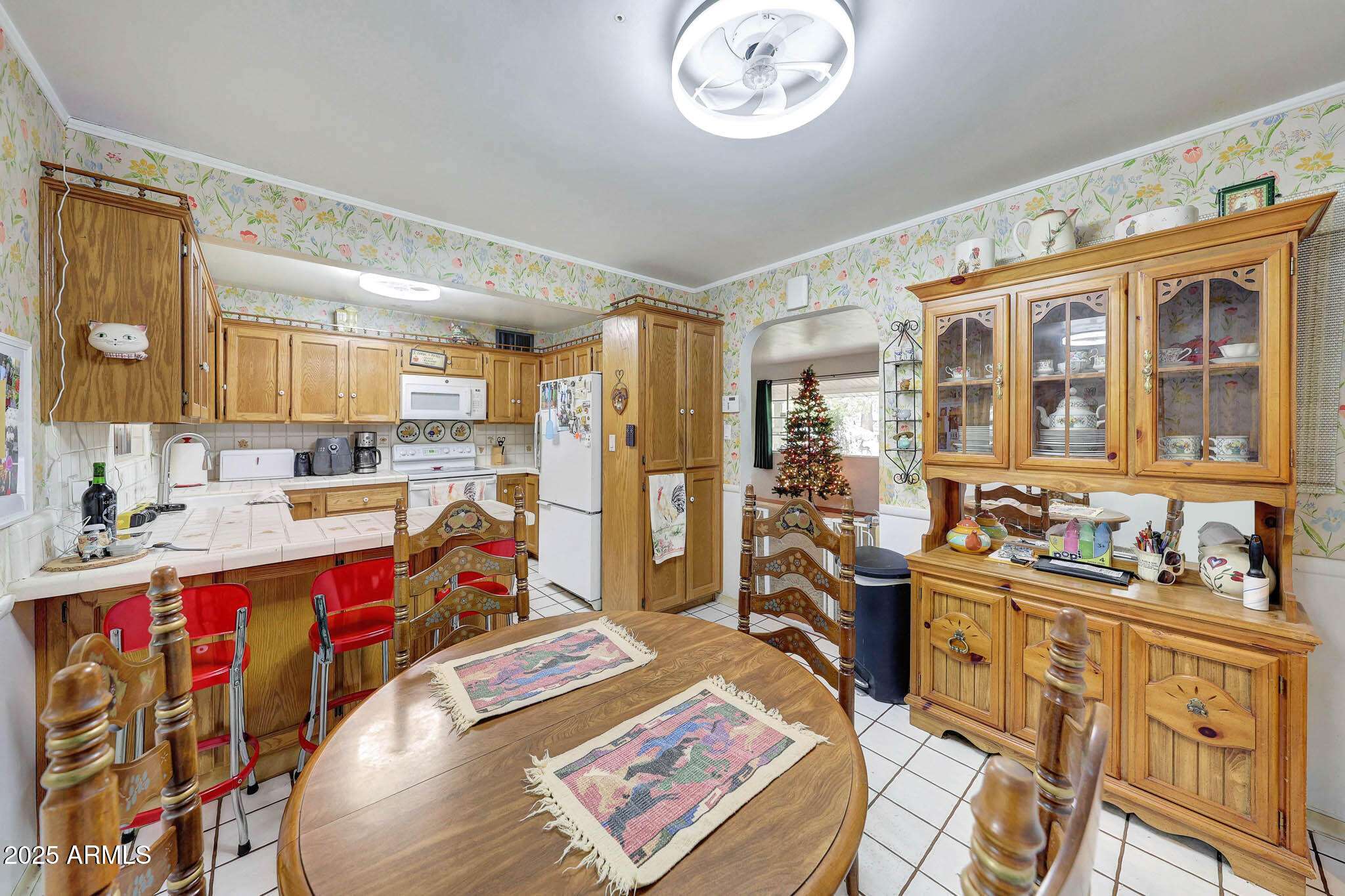 2917 E HIGHLAND Avenue