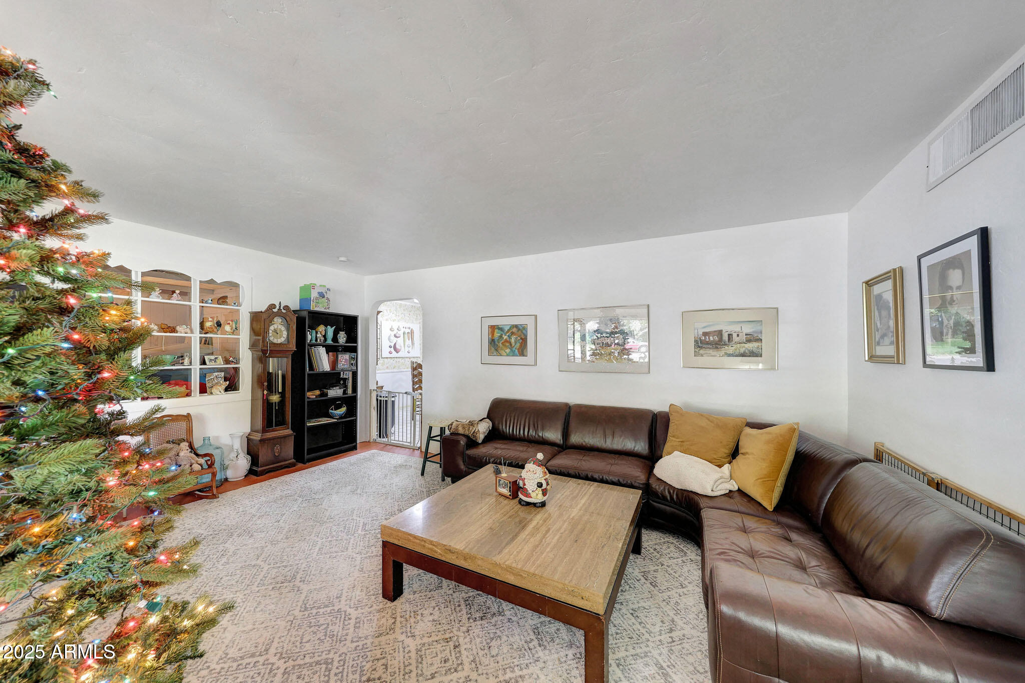 2917 E HIGHLAND Avenue