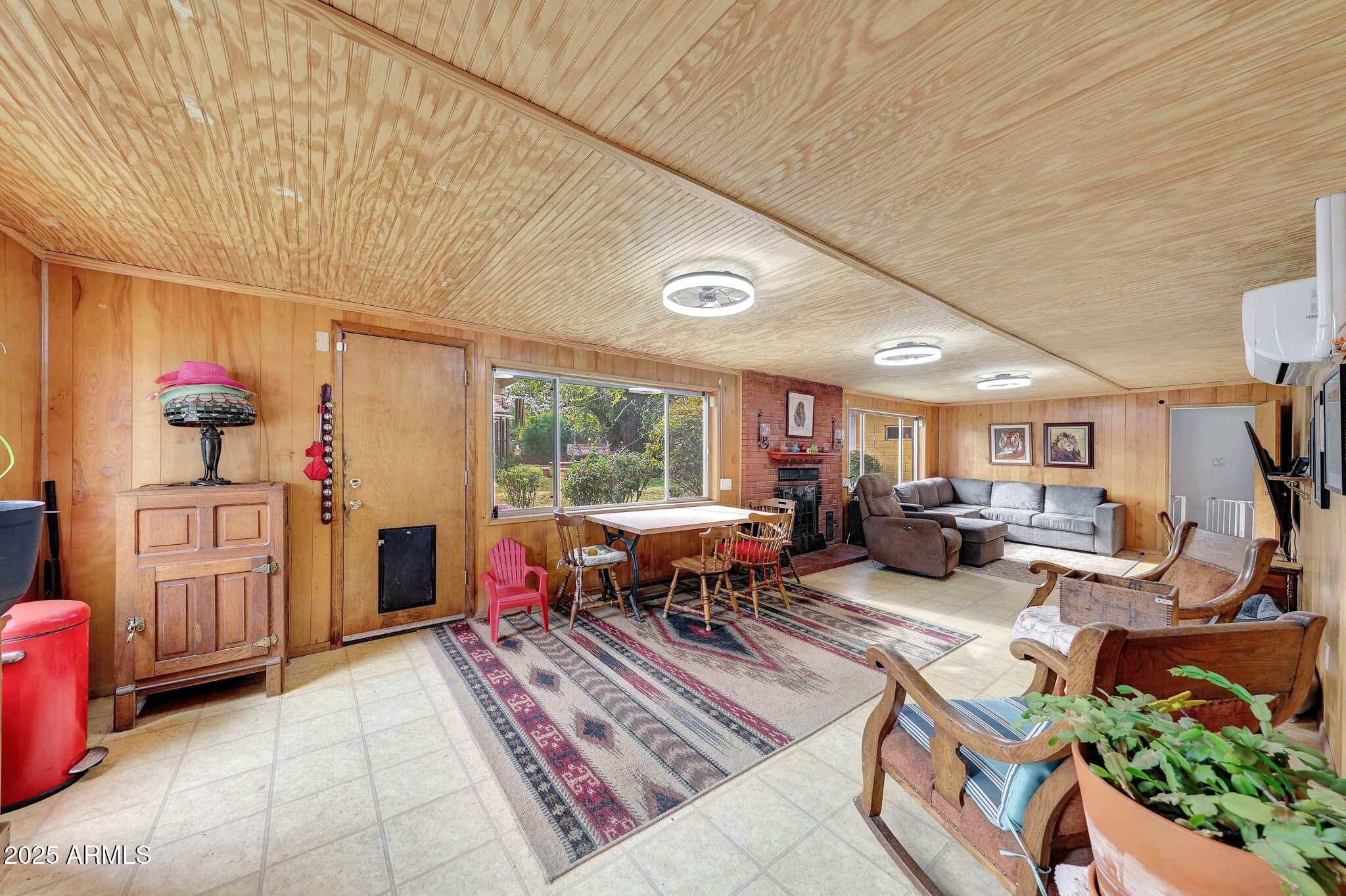 2917 E HIGHLAND Avenue