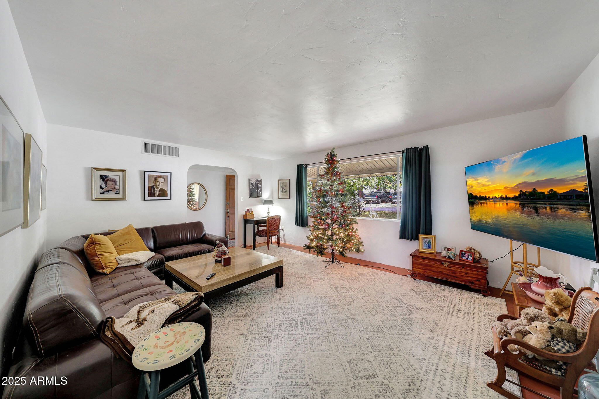 2917 E HIGHLAND Avenue