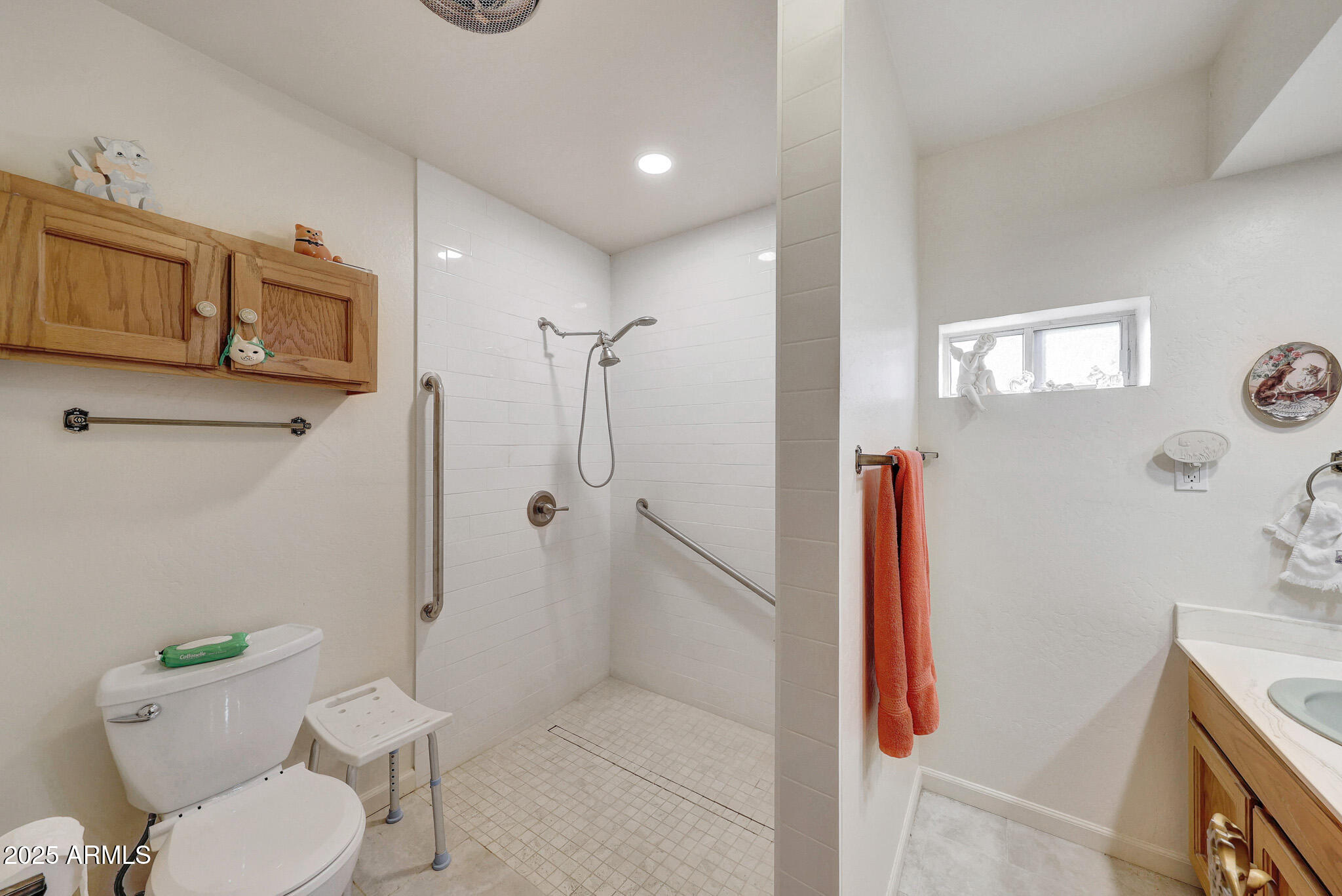 2917 E HIGHLAND Avenue