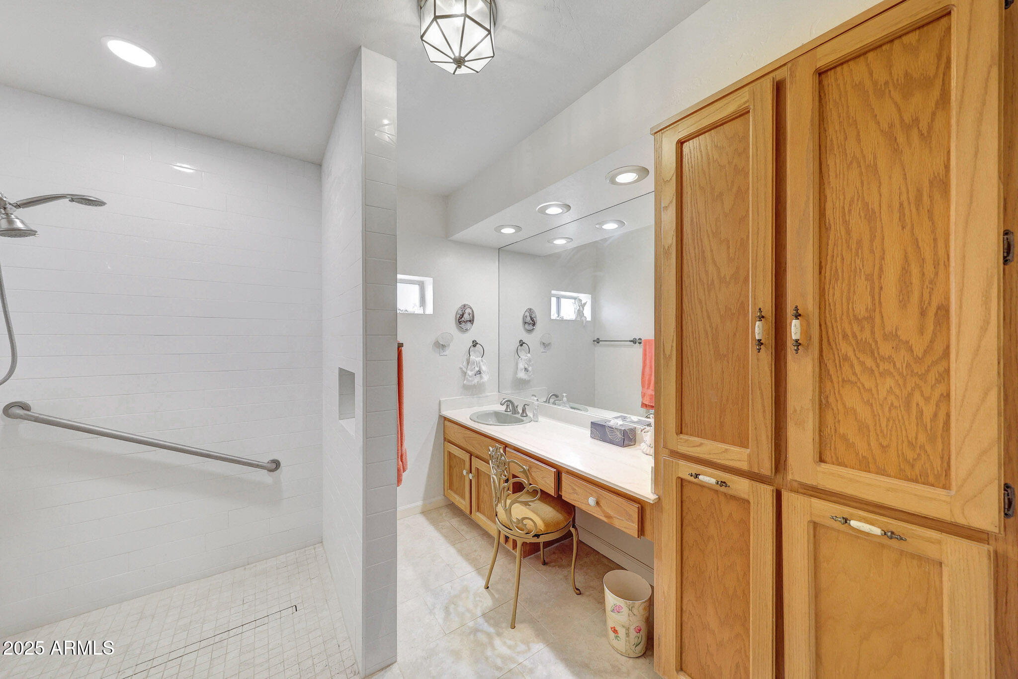 2917 E HIGHLAND Avenue