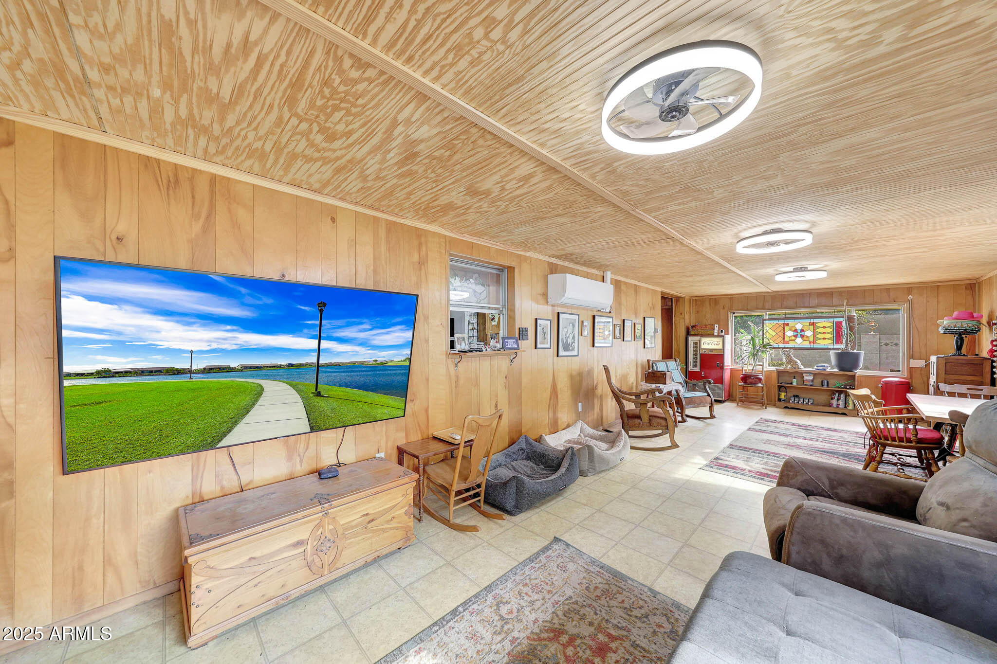 2917 E HIGHLAND Avenue