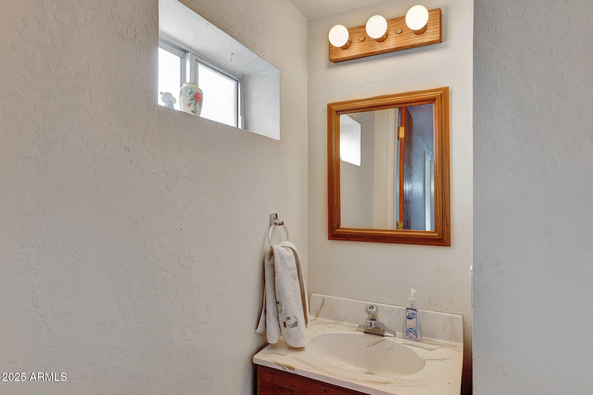 2917 E HIGHLAND Avenue