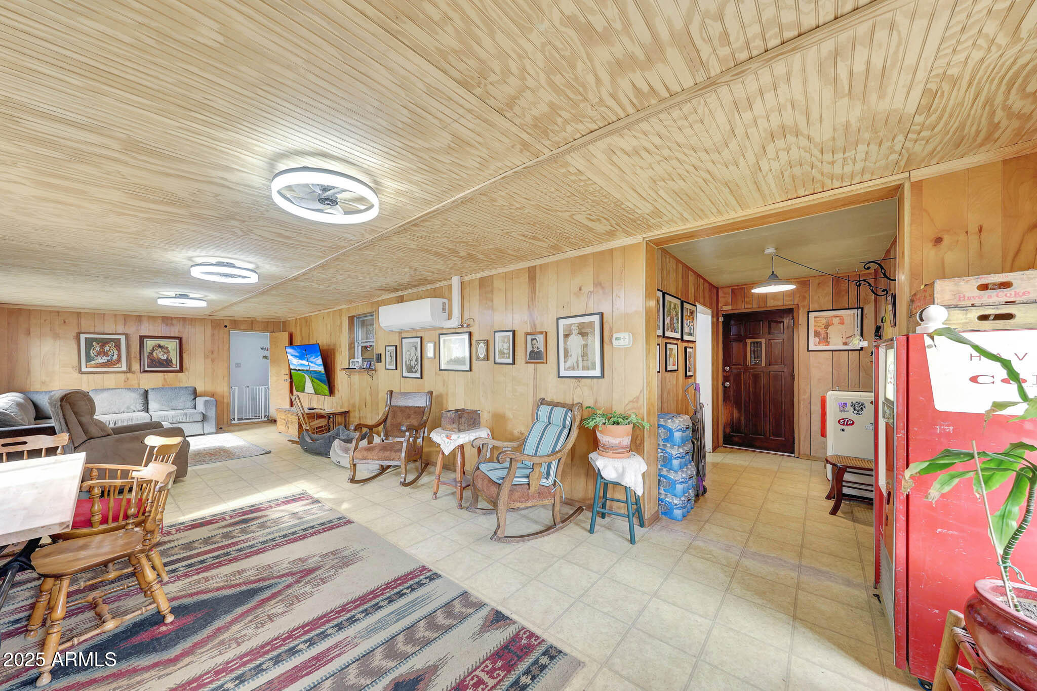 2917 E HIGHLAND Avenue