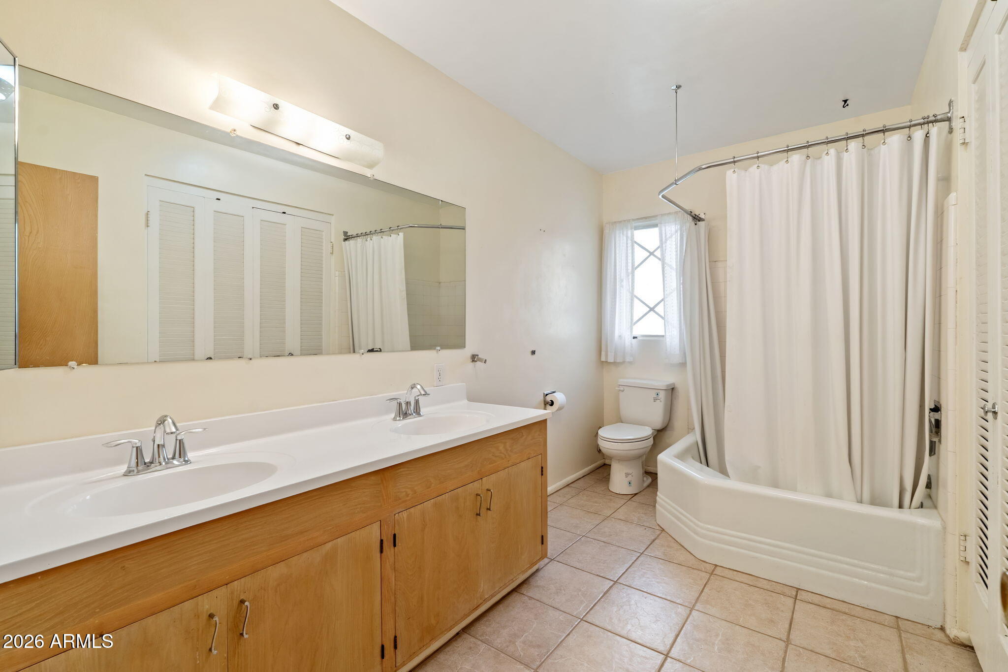 3502 E PASADENA Avenue