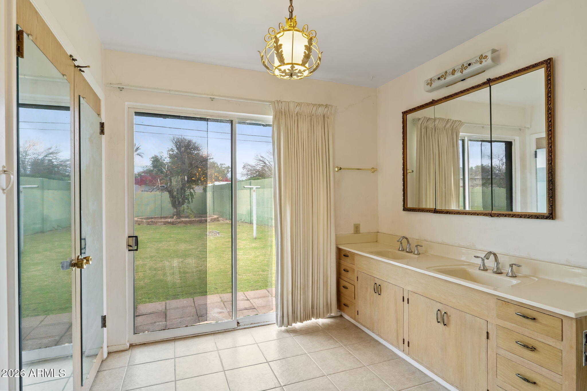 3502 E PASADENA Avenue