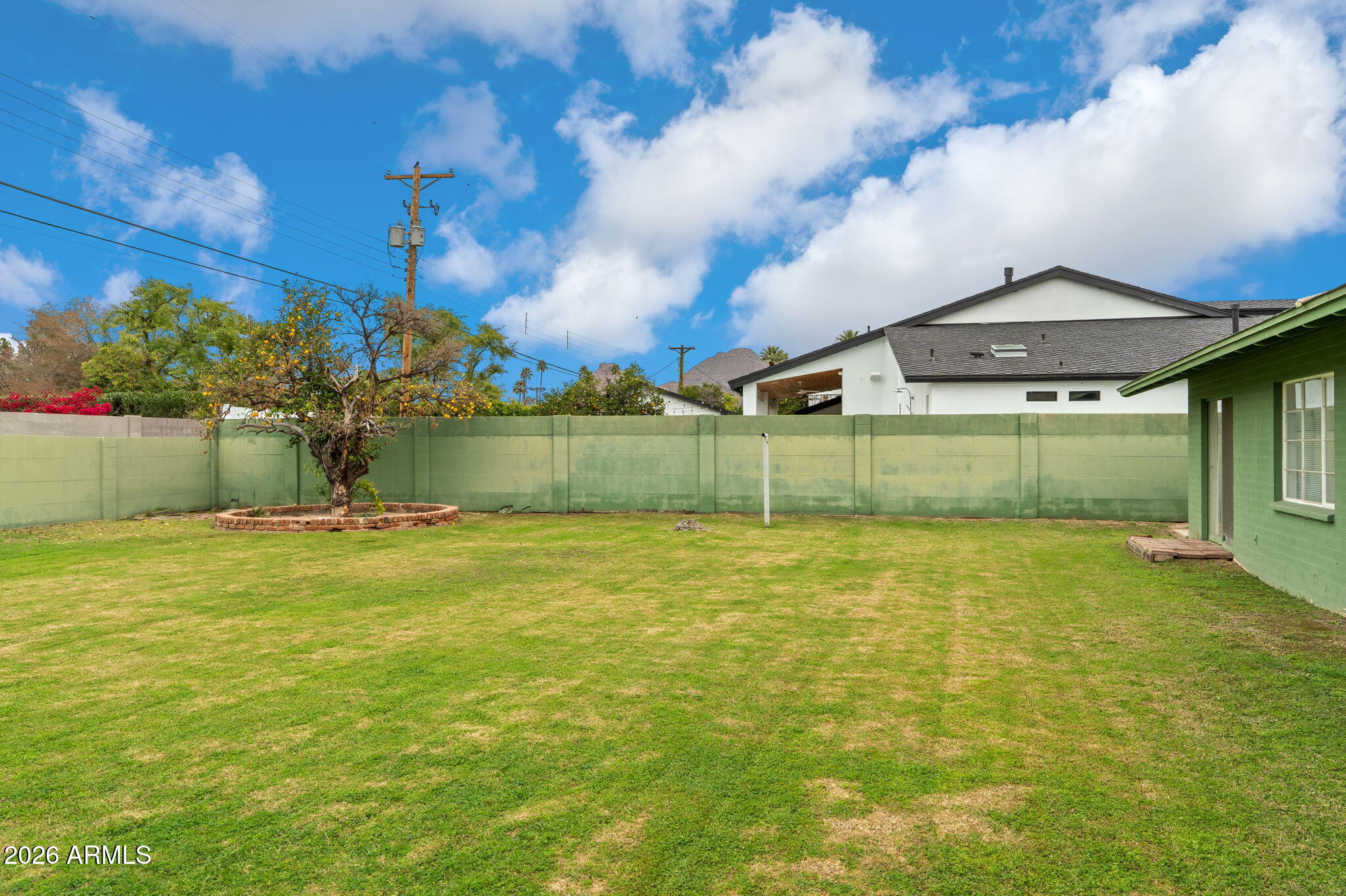 3502 E PASADENA Avenue