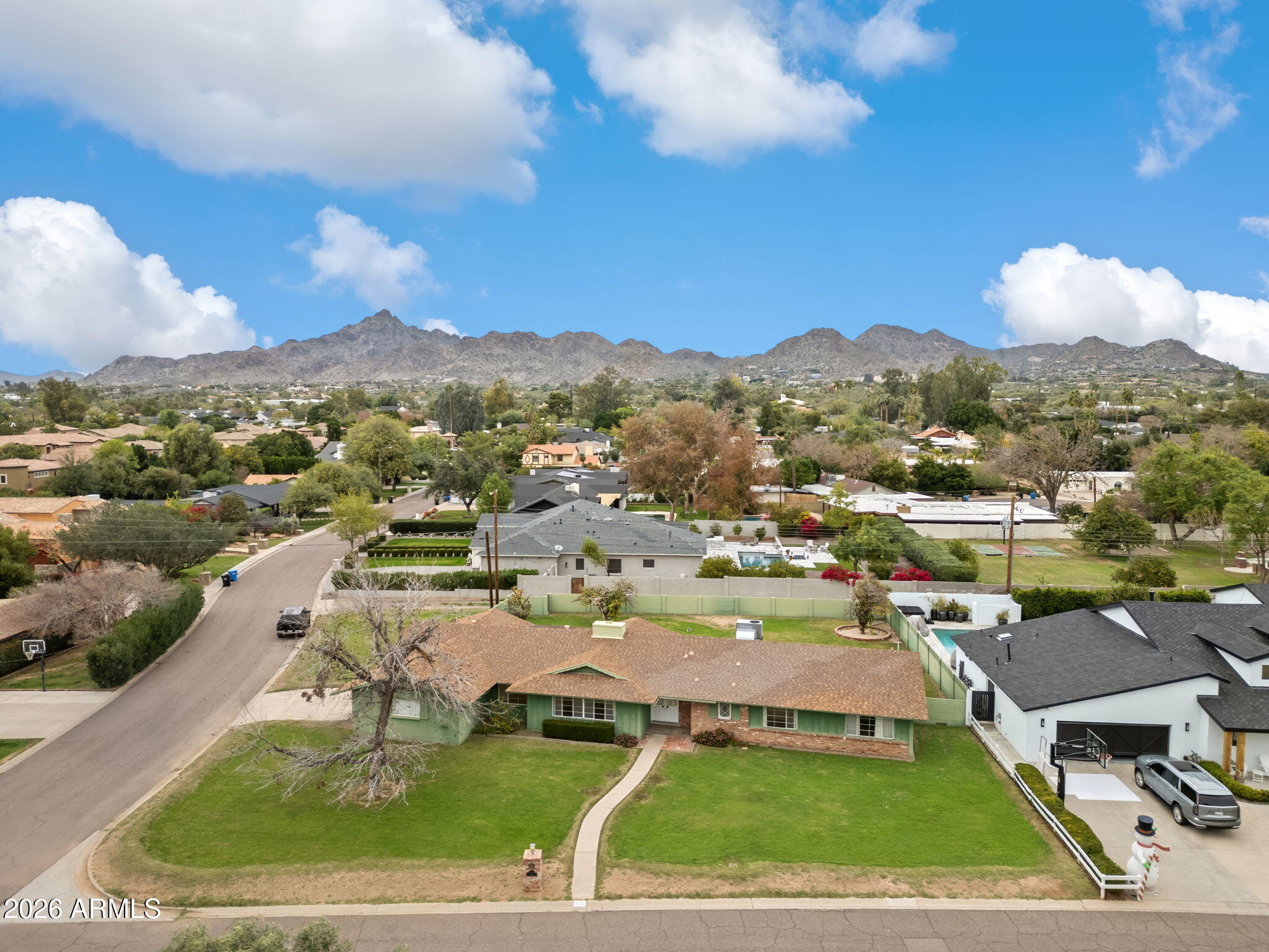 3502 E PASADENA Avenue